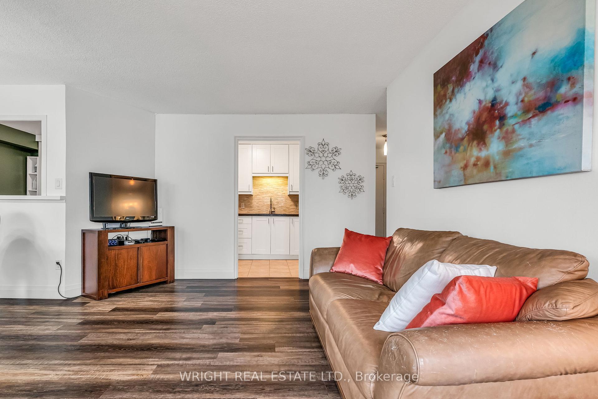 3 Bedrooms Condo at 1580 Mississauga Valley,  Mississauga For sale