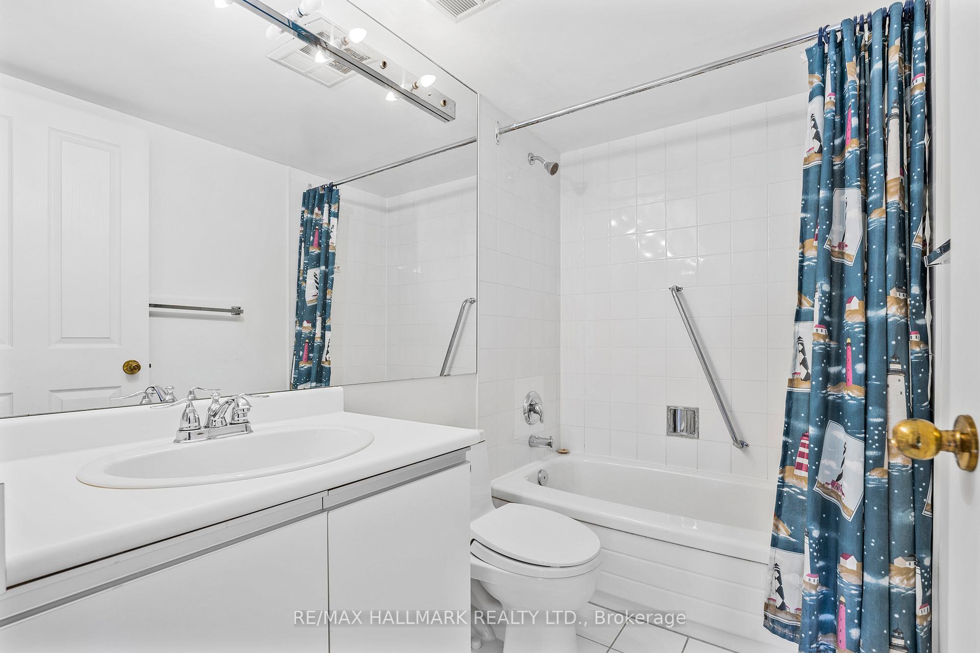3 Bedrooms Condo at 1121 Steeles, Toronto For sale