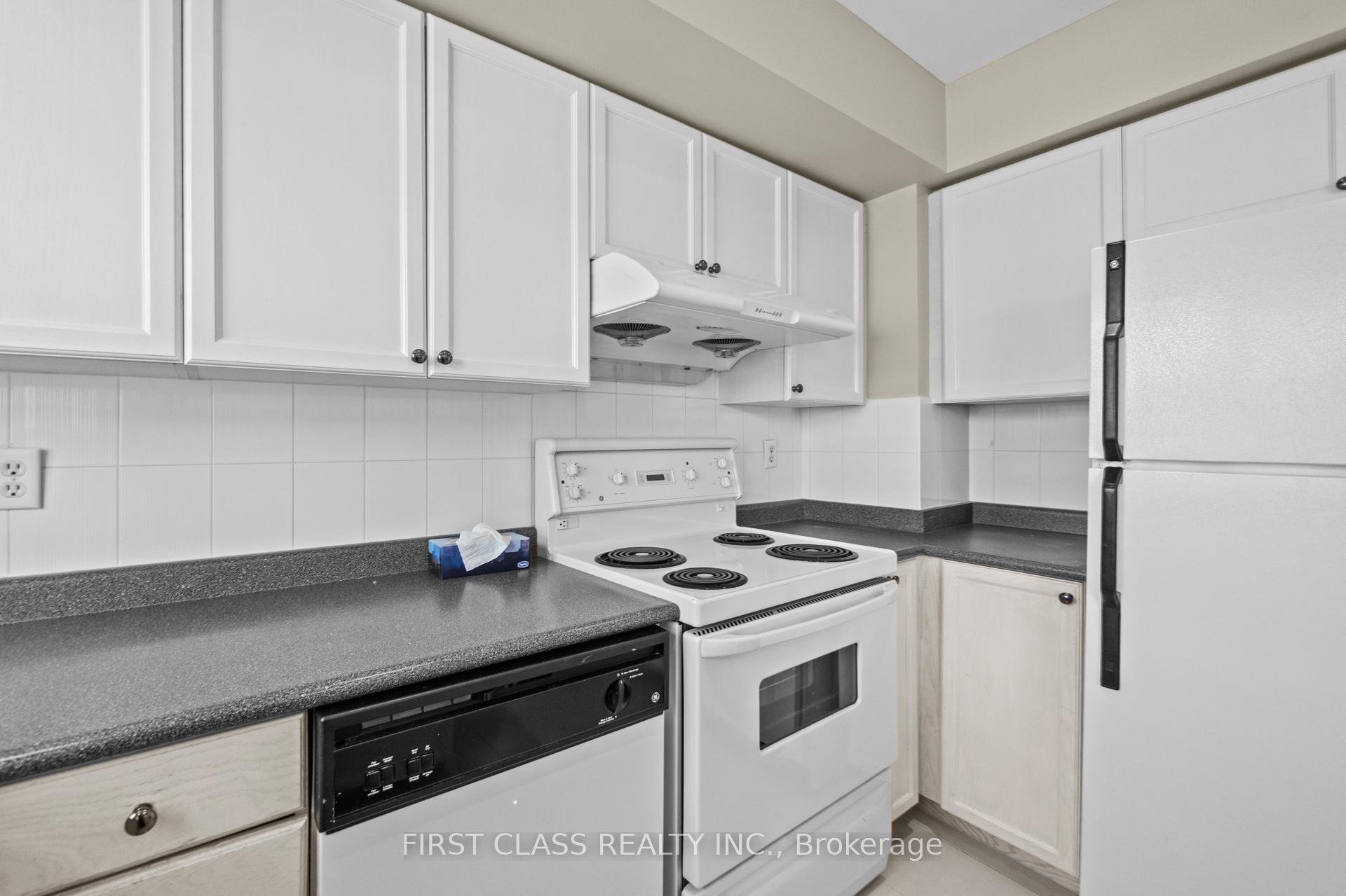 4 Bedrooms Condo at 10A Leaside Park, Toronto For sale