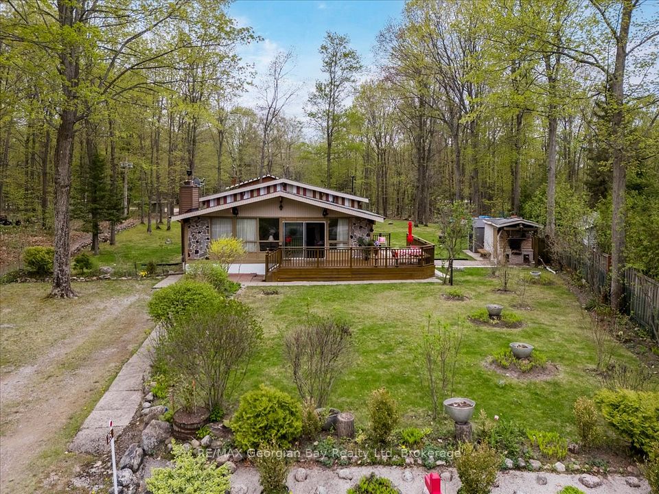 25 Tall Pines Drive, Tiny, ON L9M 0H4