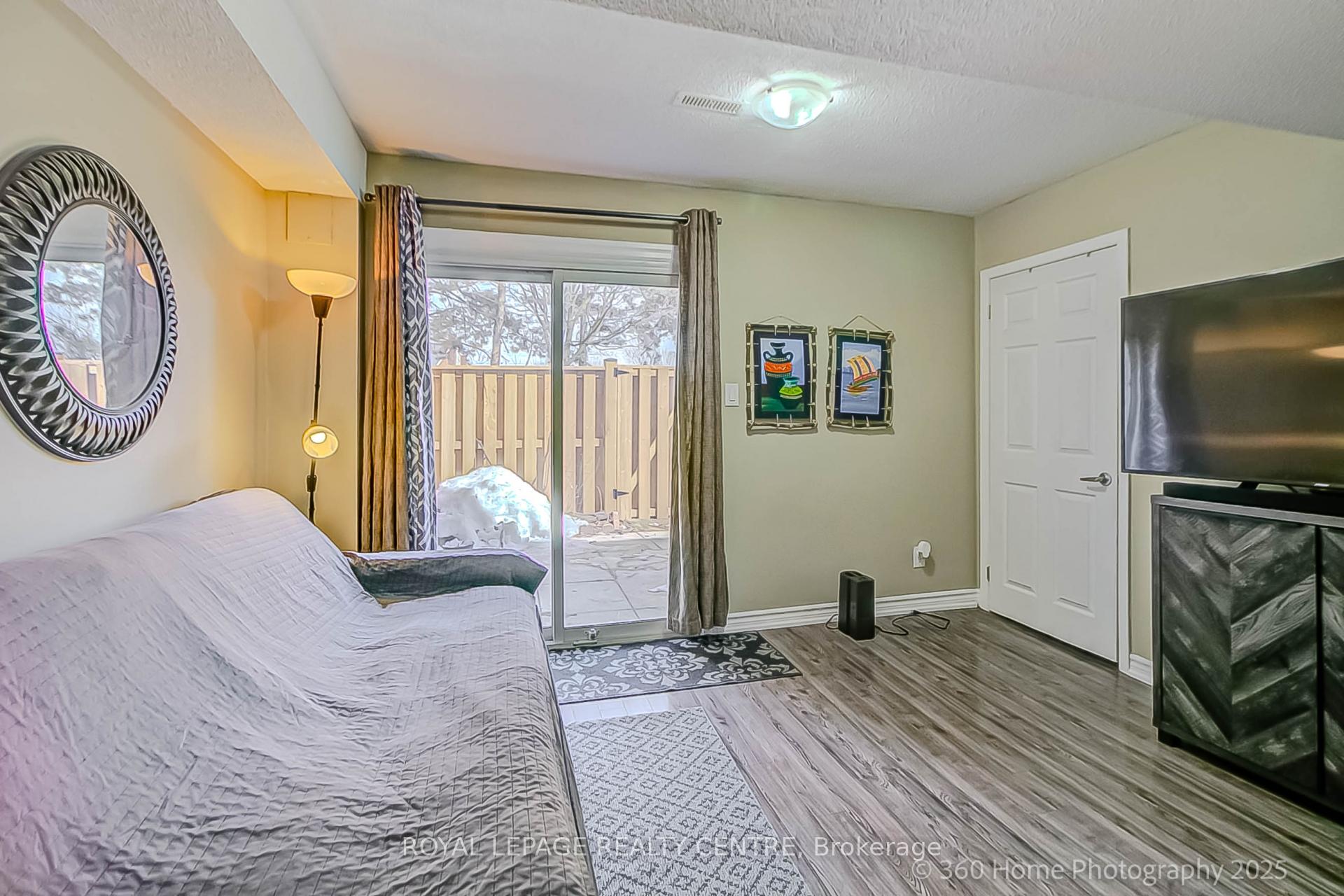 3 Bedrooms Condo at 5878 Montevideo, Mississauga For sale