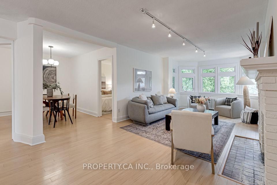 1599 Bathurst