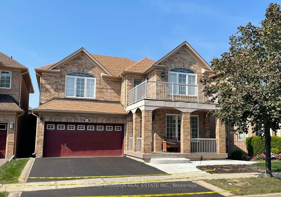 3893 Deepwood