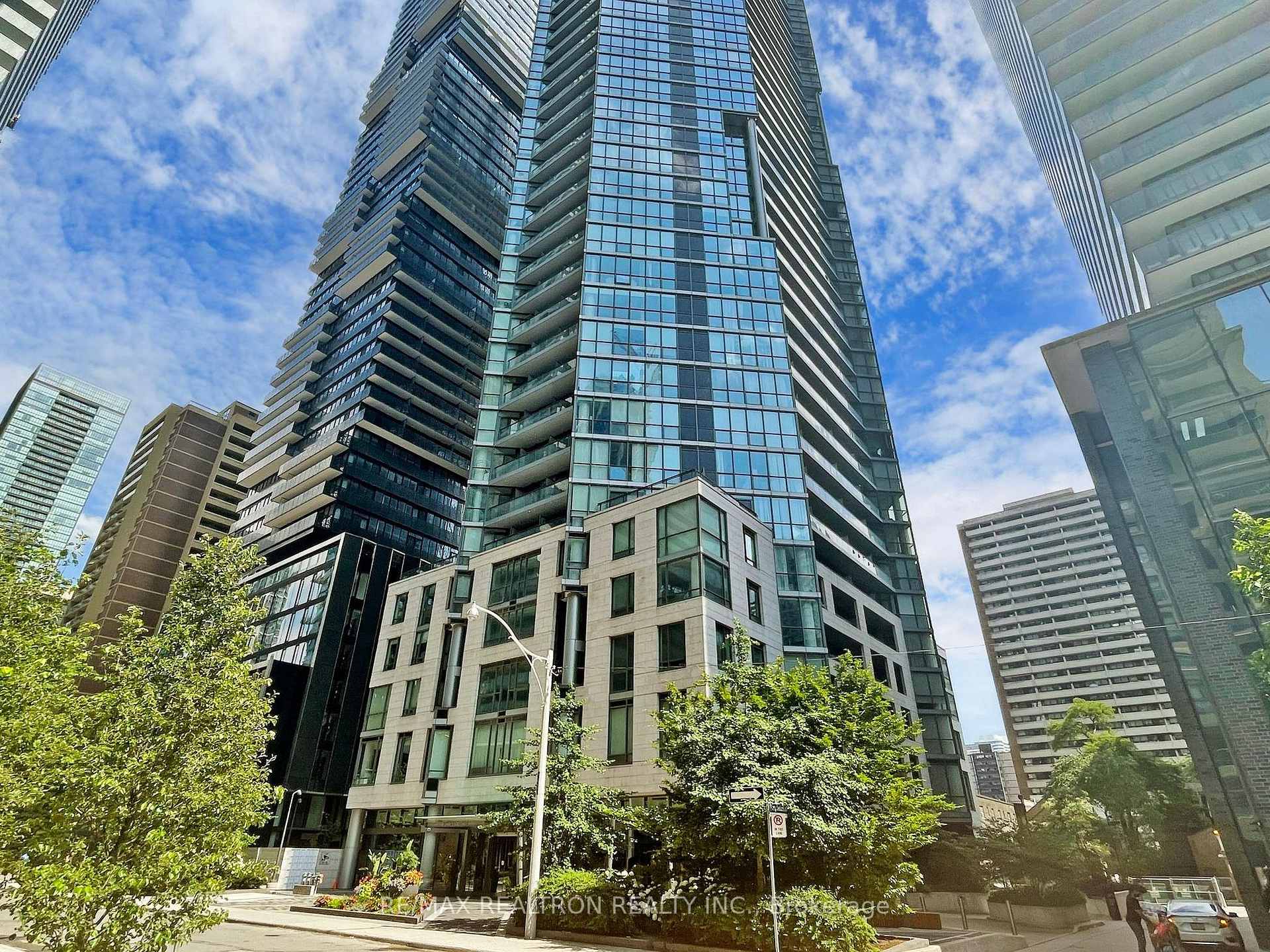 2 Bedrooms Condo at 45 Charles, Toronto For sale