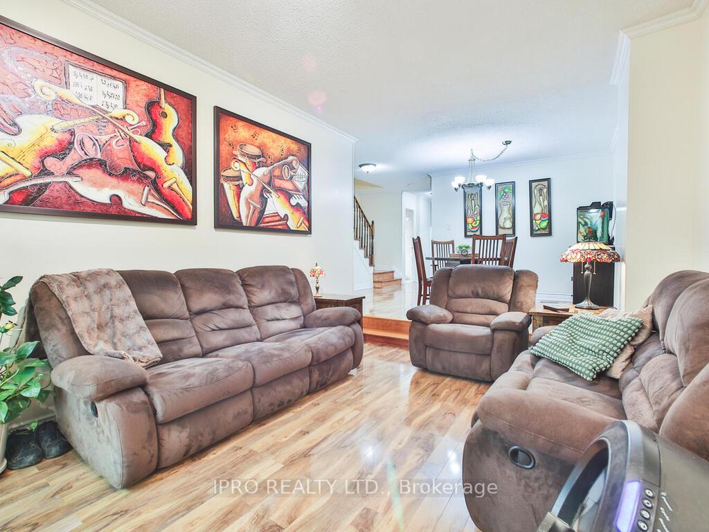 4 Bedrooms Condo at 485 Meadows, Mississauga For sale
