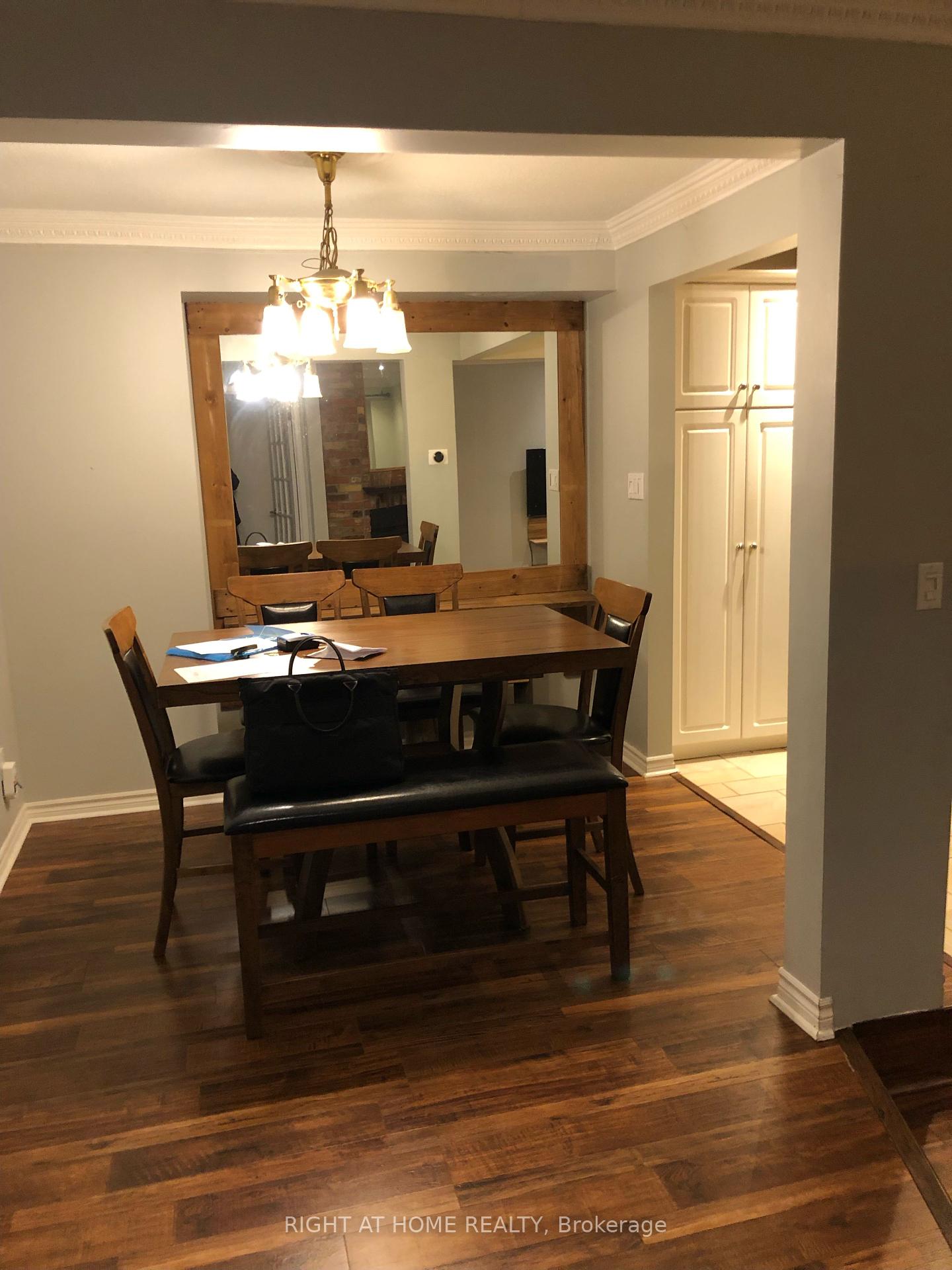3 Bedrooms Condo at 3345 Silverado, Mississauga For sale
