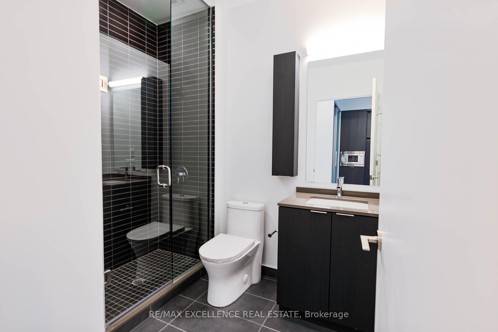 2 Bedrooms Condo at 86 Dundas, Mississauga For sale