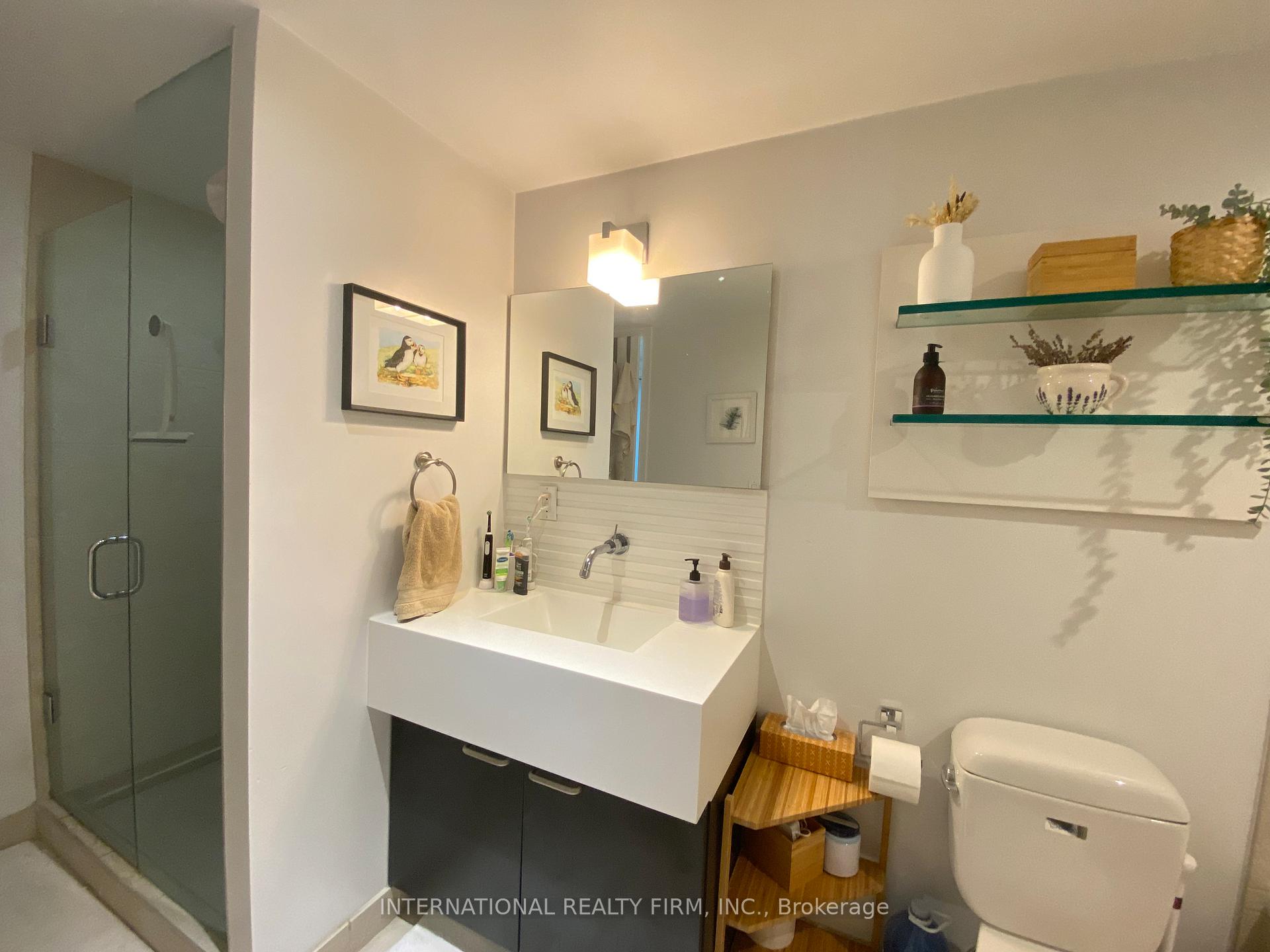 2 Bedrooms Condo at 55 Stewart, Toronto For sale