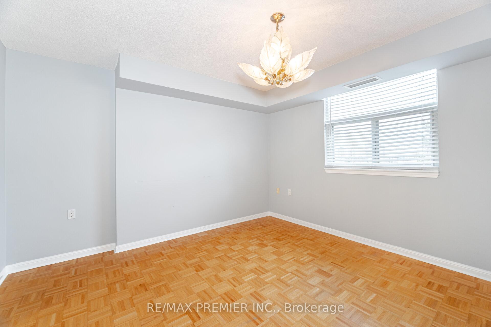 1 Bedroom Condo at 2502 Rutherford,  Vaughan For sale