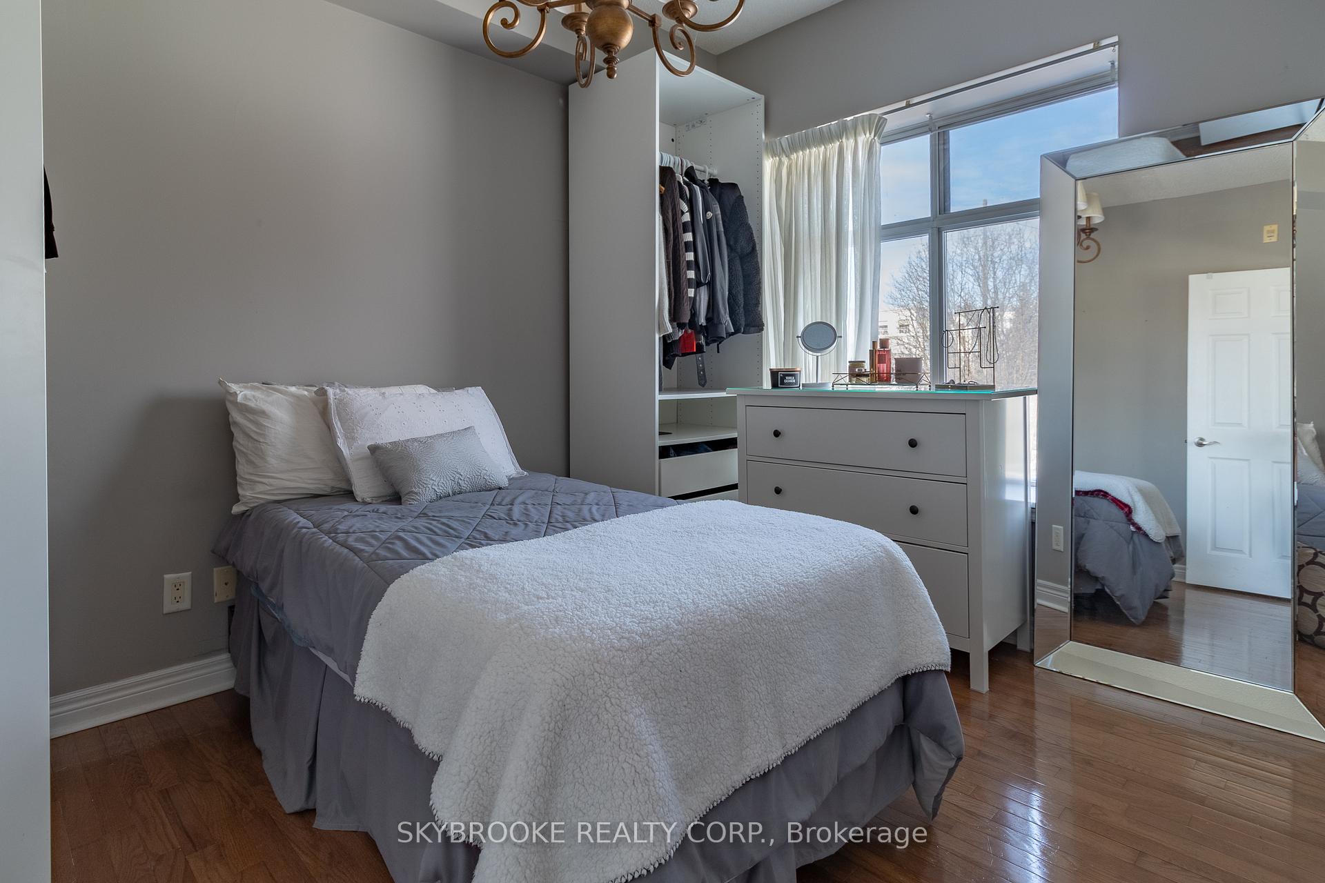 2 Bedrooms Condo at 245 Pine Grove,  Vaughan For sale