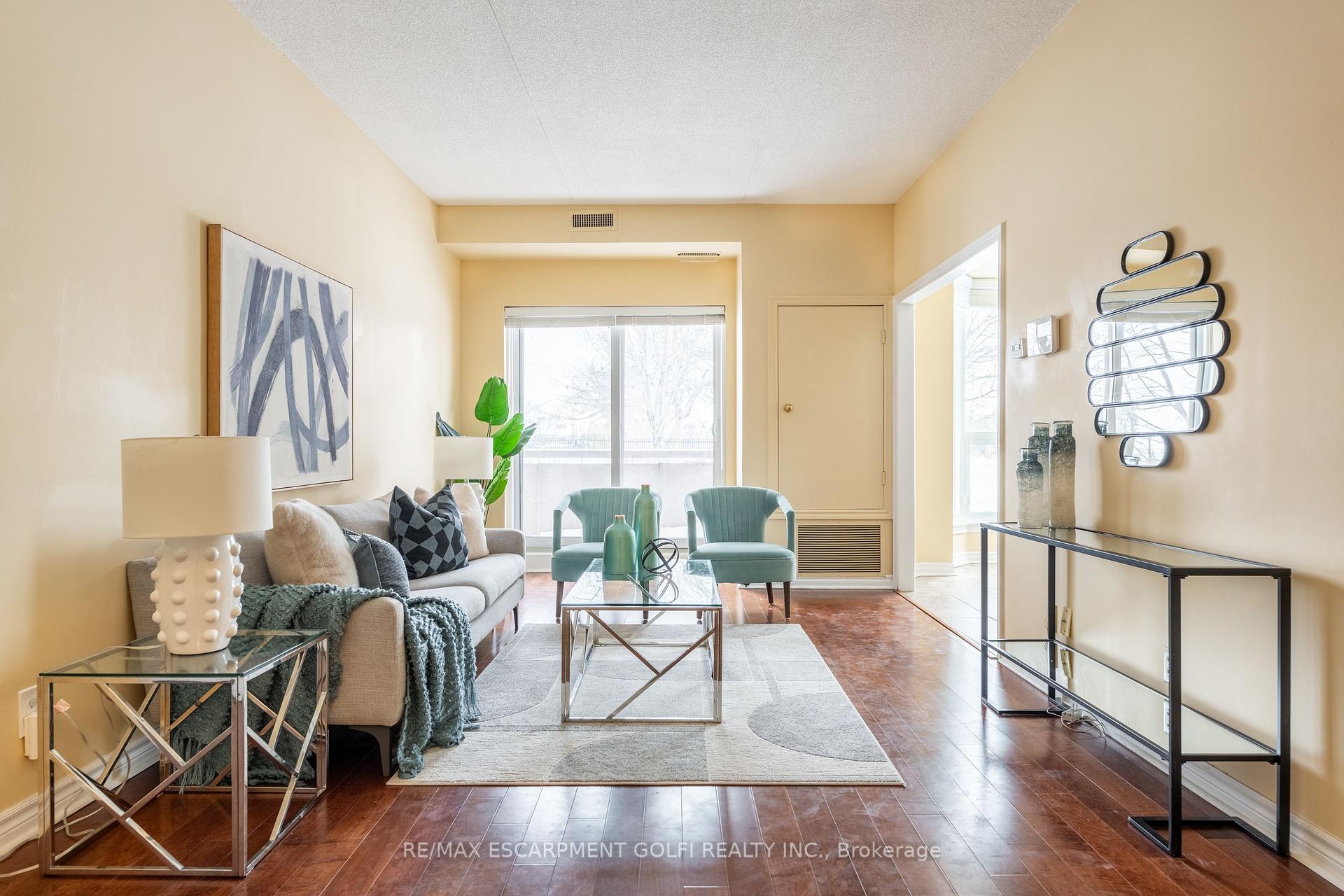 2 Bedrooms Condo at 416 LIMERIDGE,  Hamilton For sale