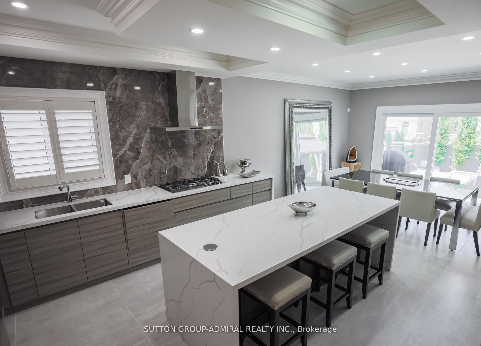 62 Bond Crescent