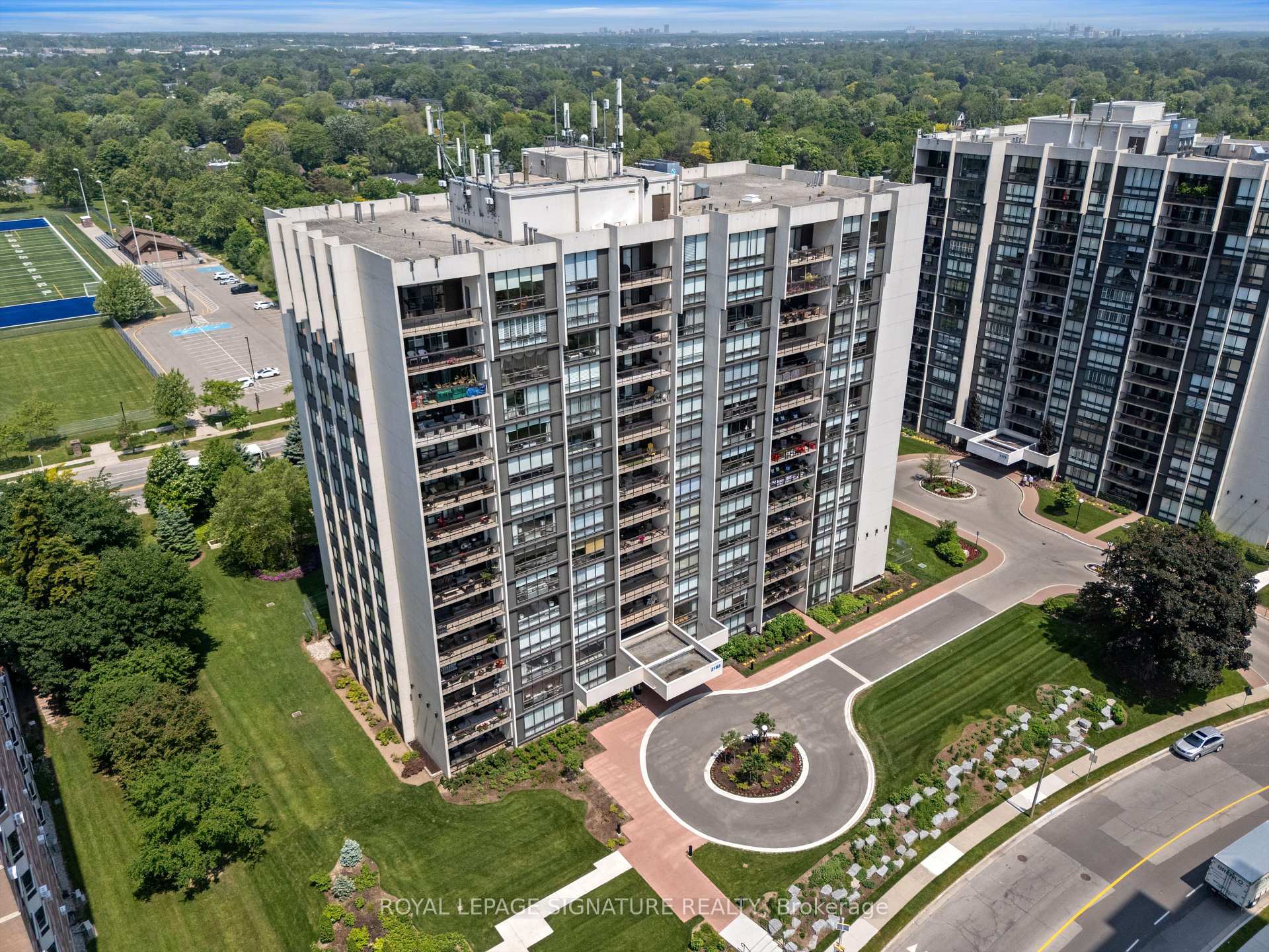 3 Bedrooms Condo at 2185 Marine, Oakville For sale