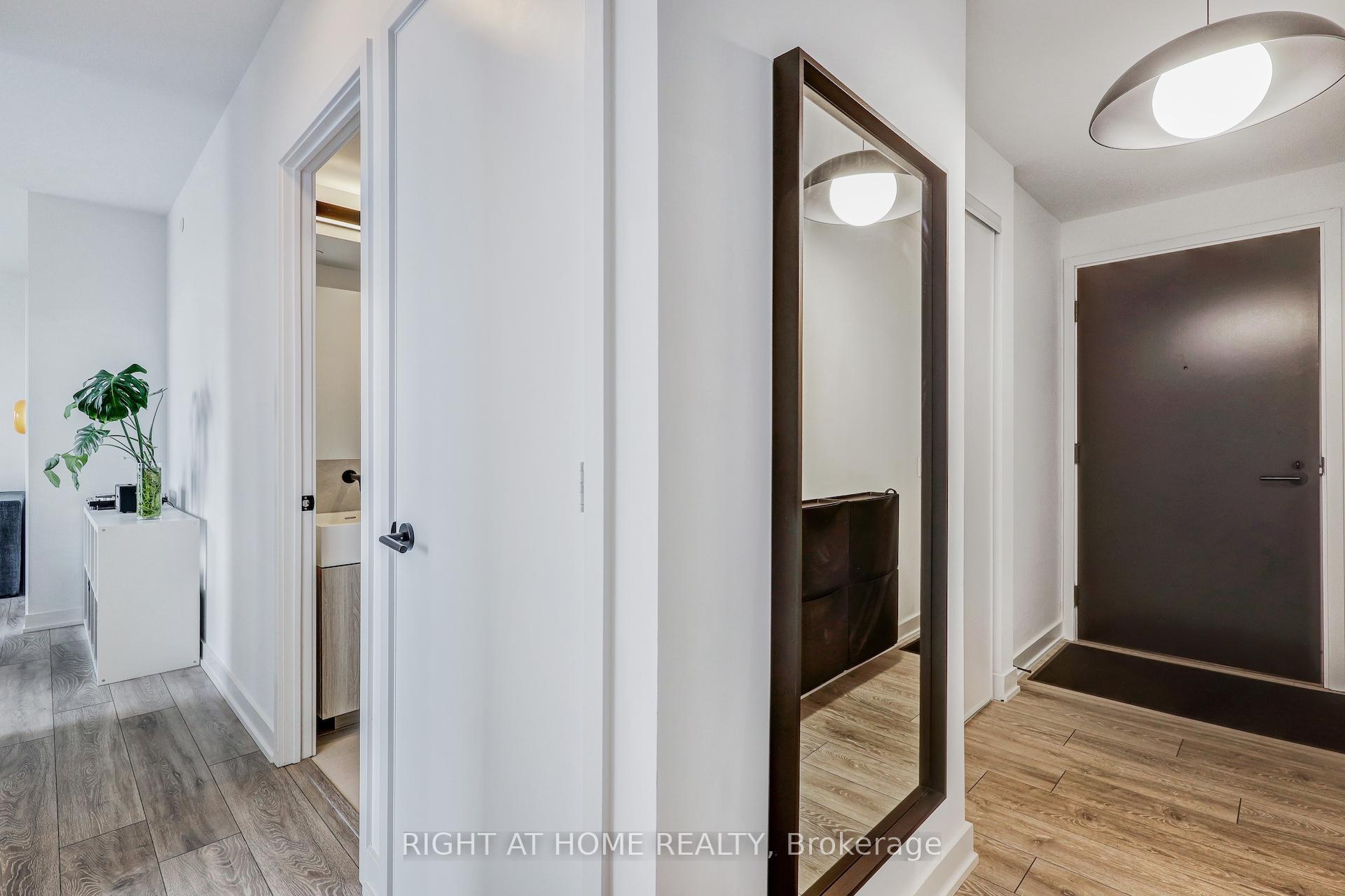 3 Bedrooms Condo at 108 Peter, Toronto For sale