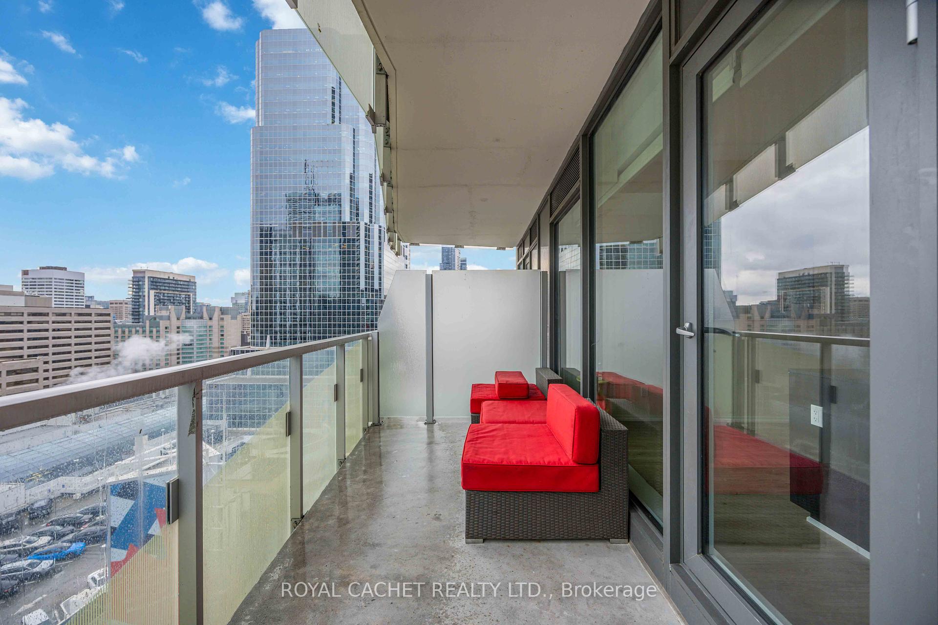 2 Bedrooms Condo at 197 Yonge,  Toronto For sale