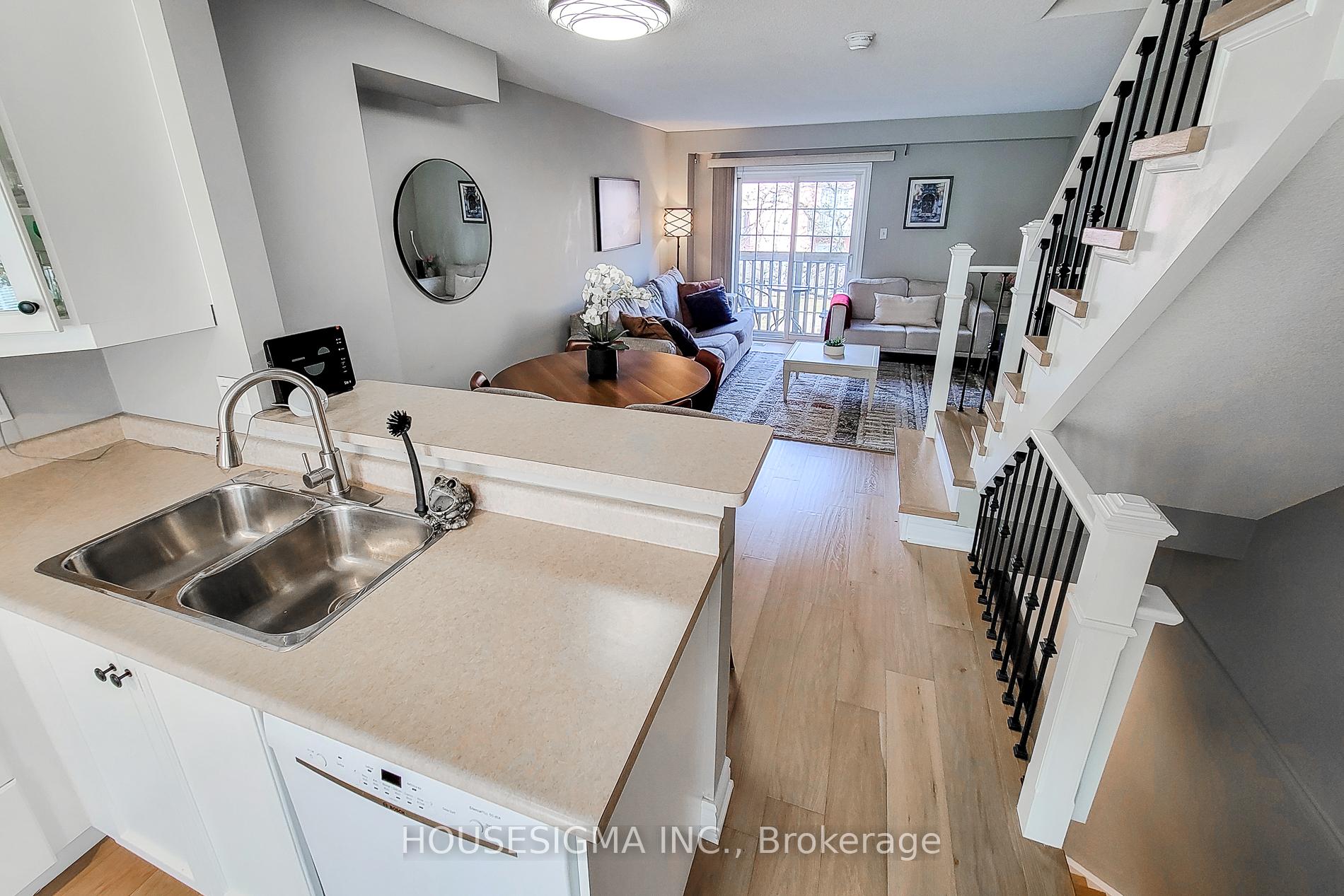 2 Bedrooms Condo at 3480 Upper Middle, Burlington For sale