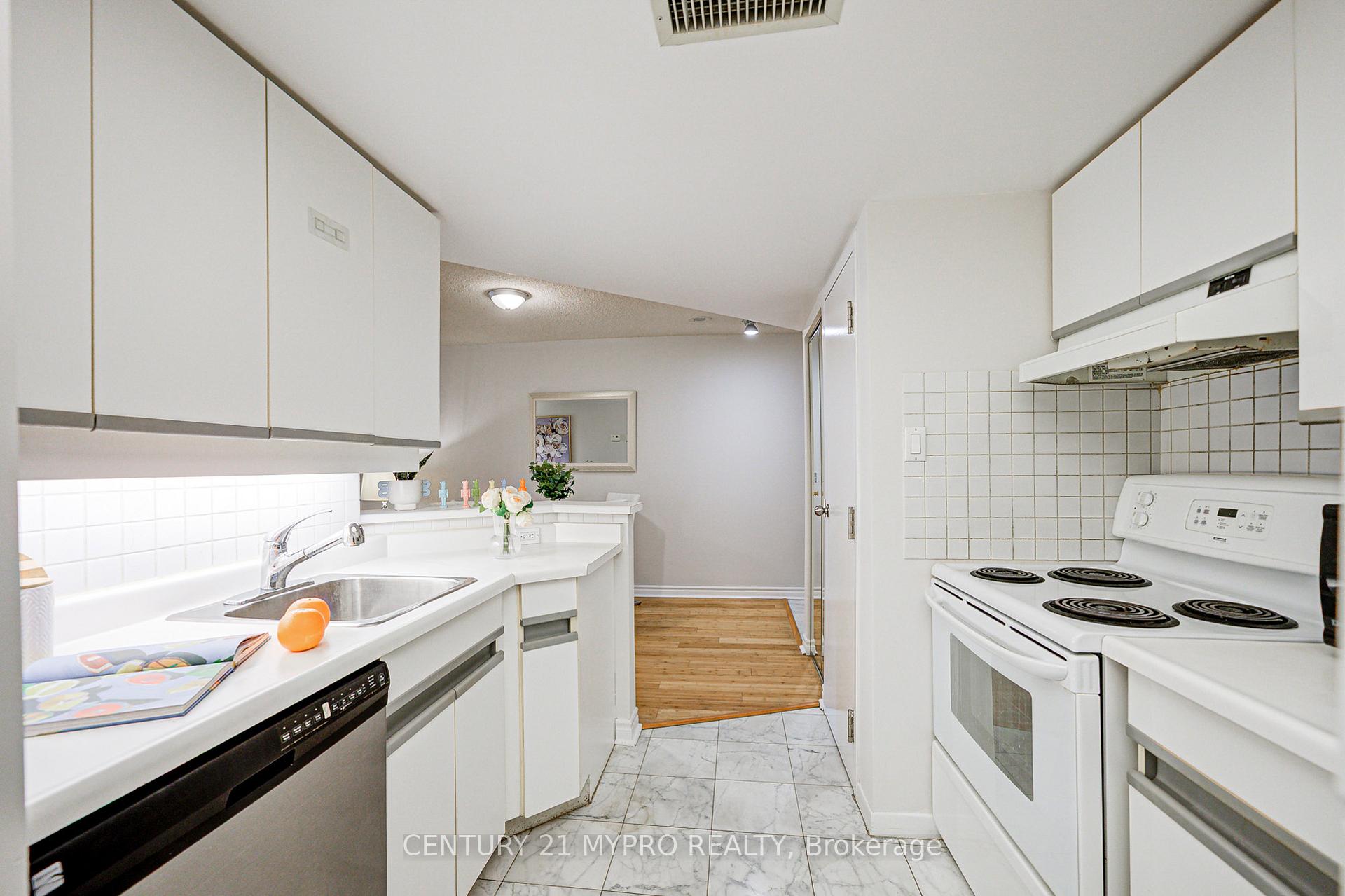 2 Bedrooms Condo at 1001 Bay, Toronto For sale