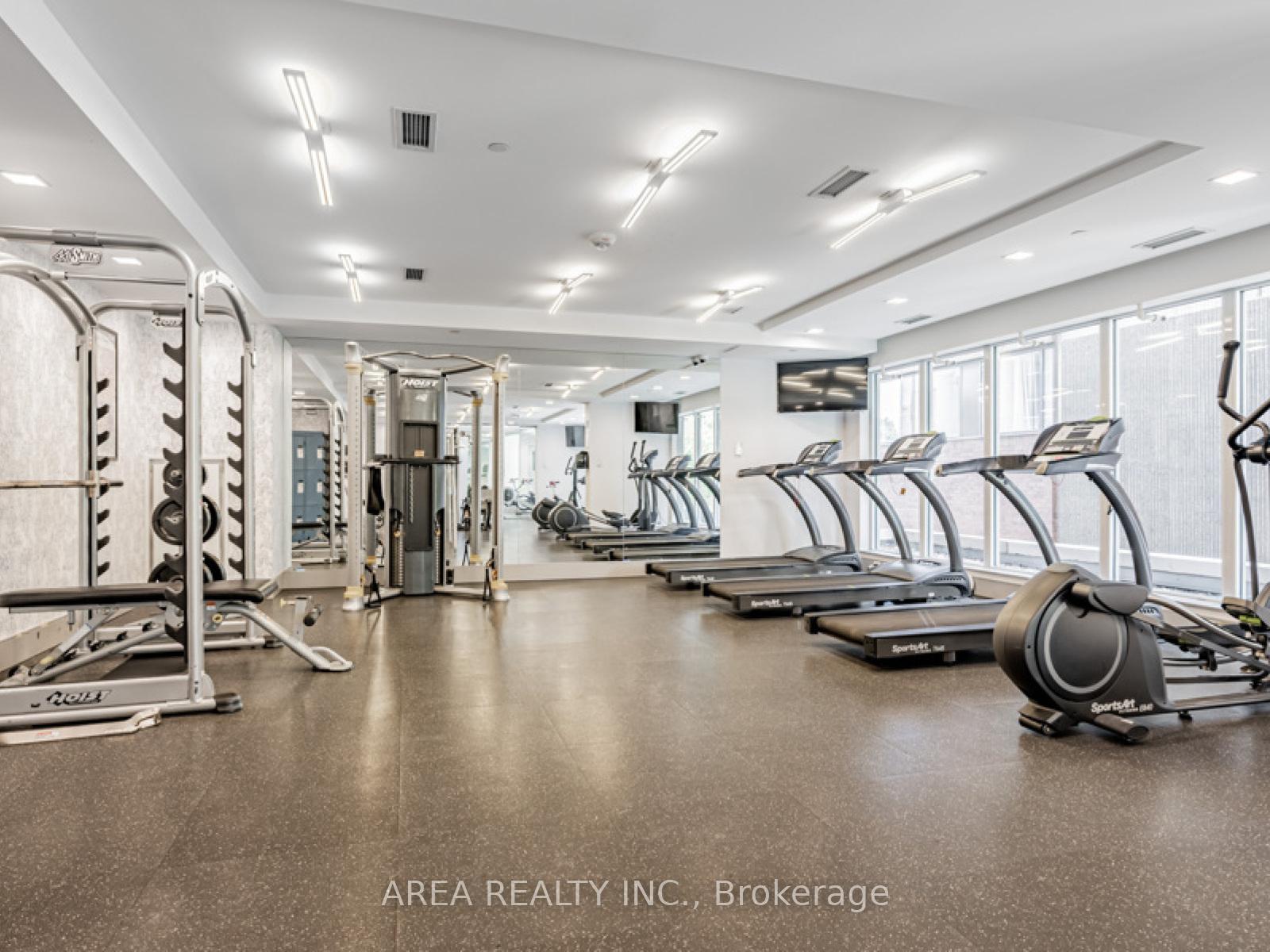 2 Bedrooms Condo at 58 Orchard View, Toronto For sale