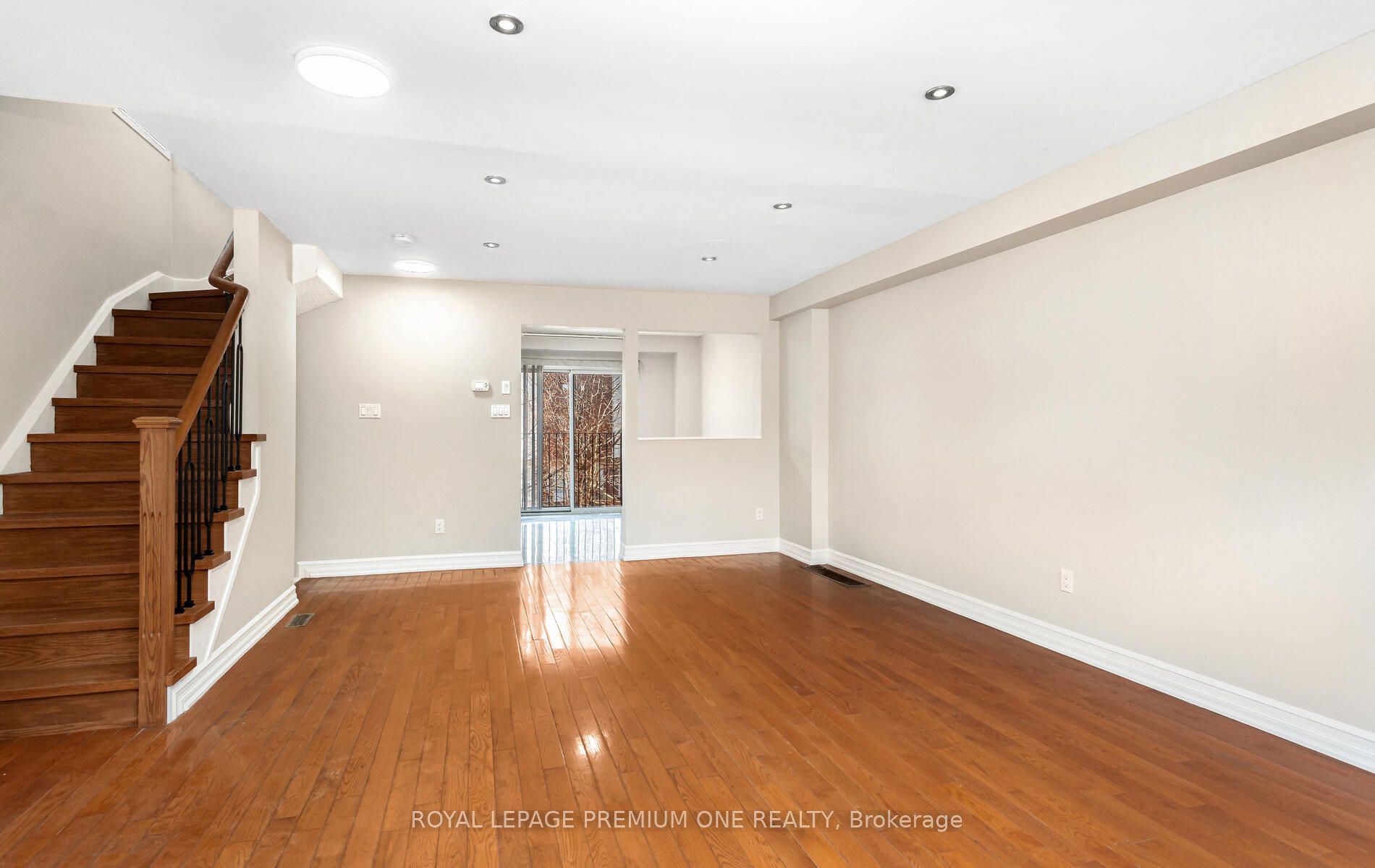 6860 MeadowvaleTownCentre Circle, #23