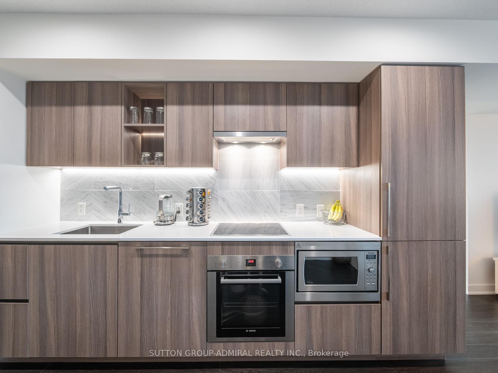 2 Bedrooms Condo at 19 Bathurst, Toronto For sale