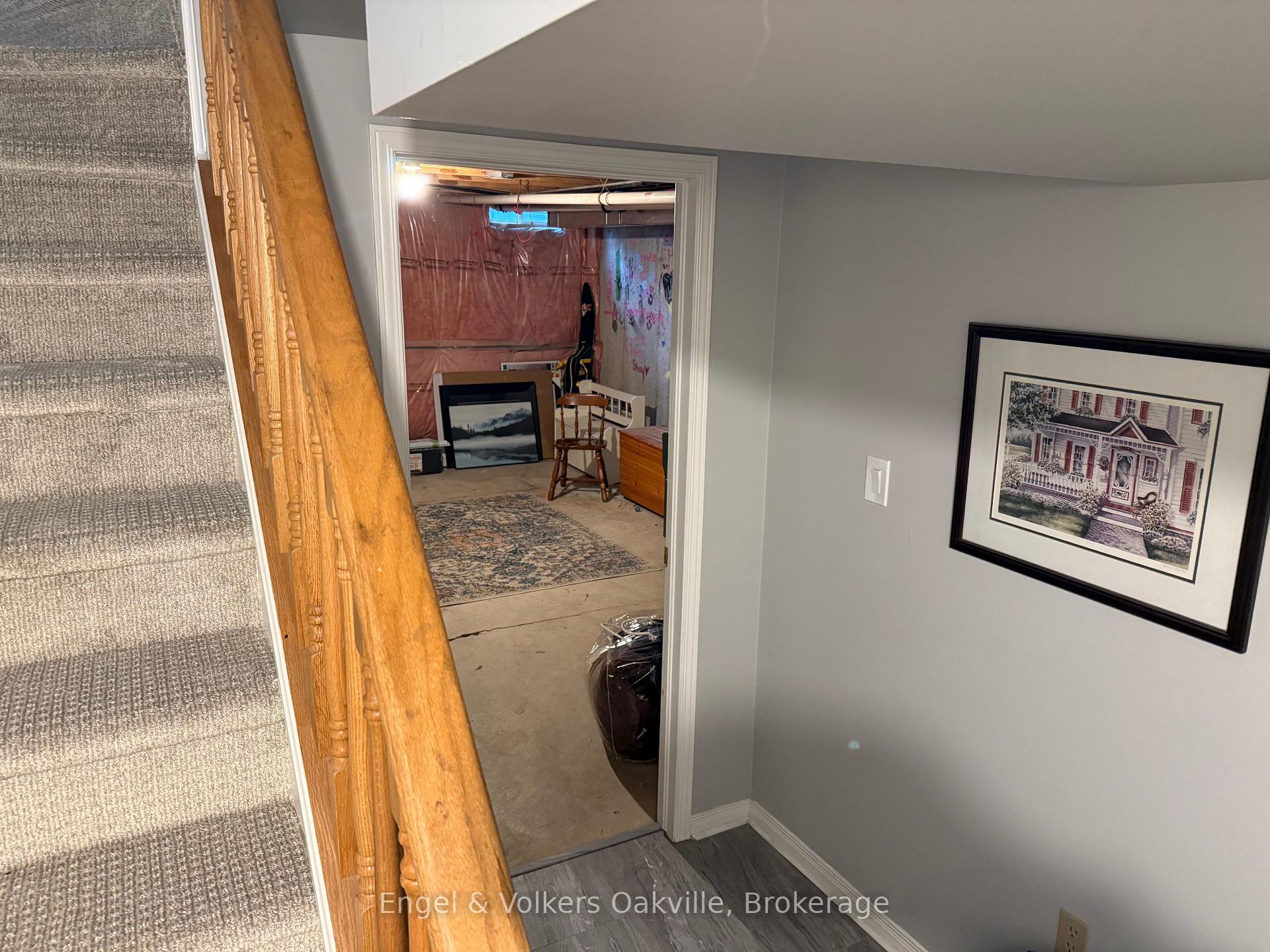 3 Bedrooms Condo at 2015 Cleaver, Burlington For sale
