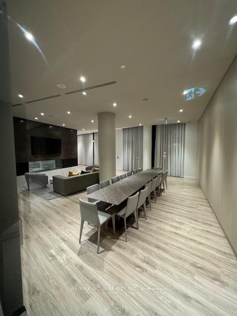 2 Bedrooms Condo at 3883 Quartz,  Mississauga For sale