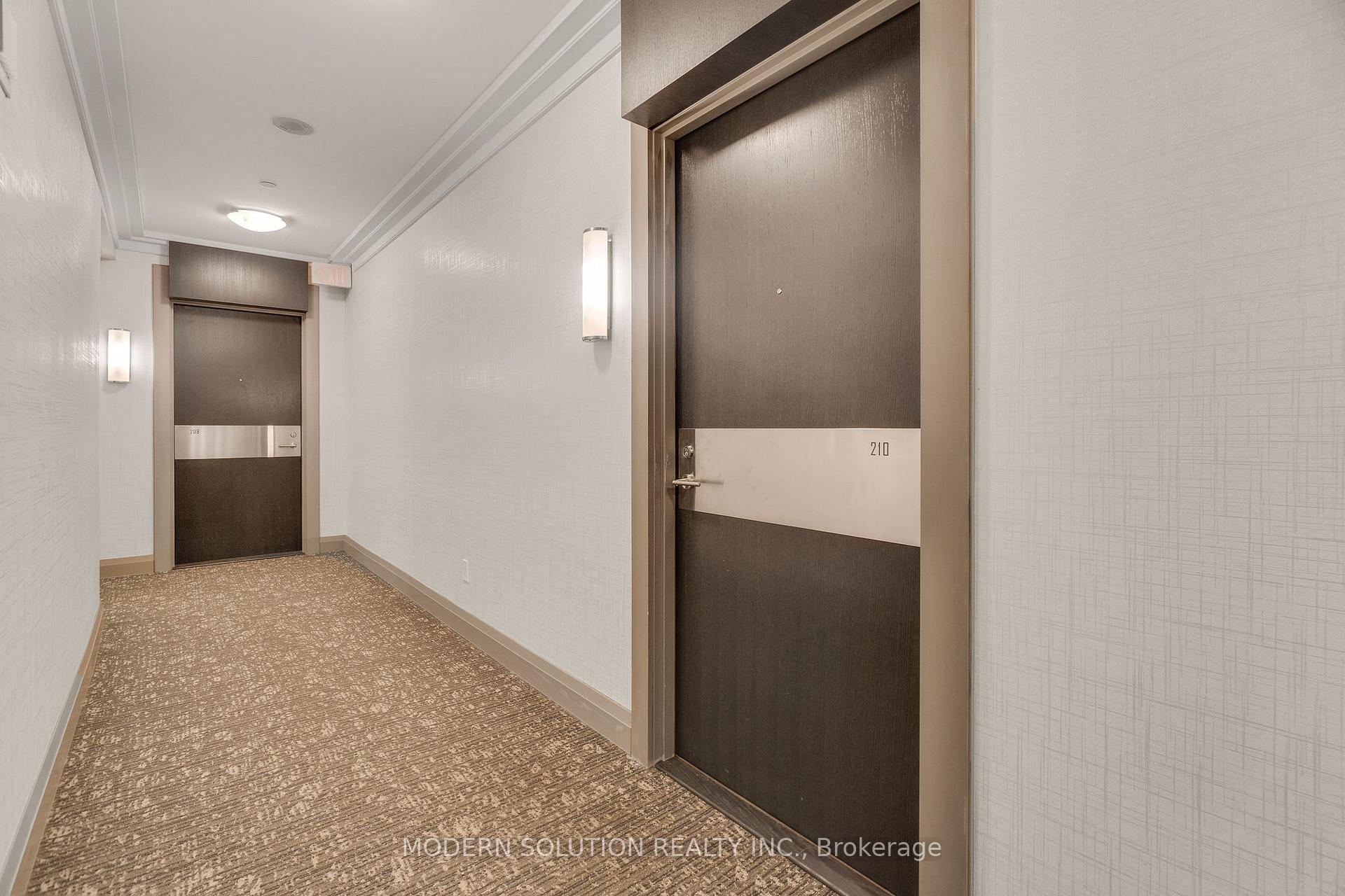 2 Bedrooms Condo at 18 Graydon Hall, Toronto For sale