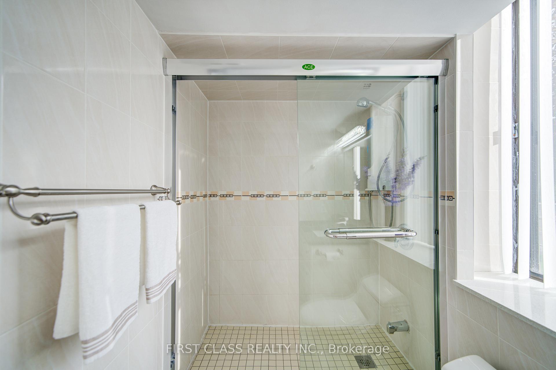 3 Bedrooms Condo at 25 Bamburgh, Toronto For sale