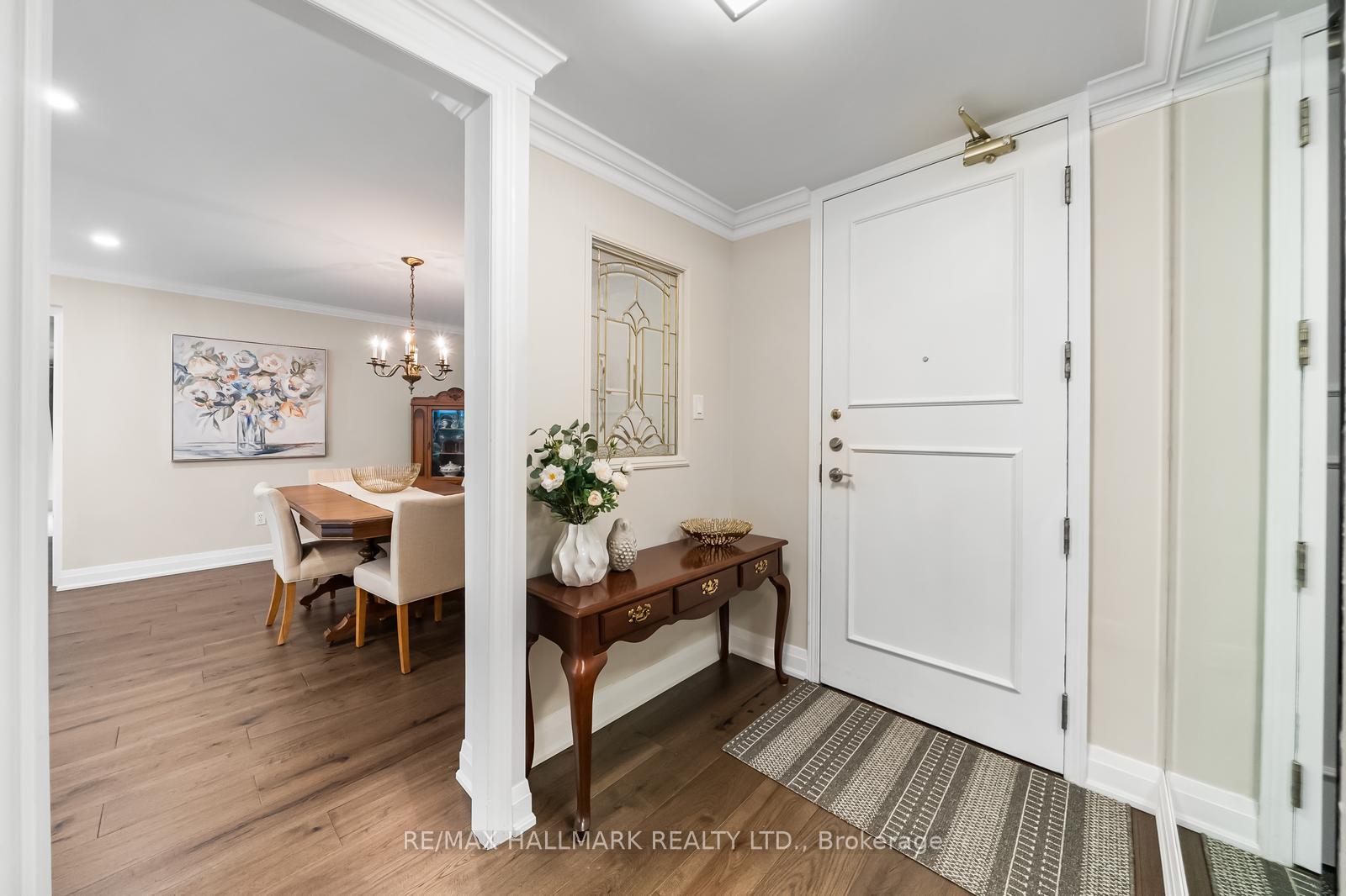 2 Bedrooms Condo at 2210 Lakeshore, Burlington For sale