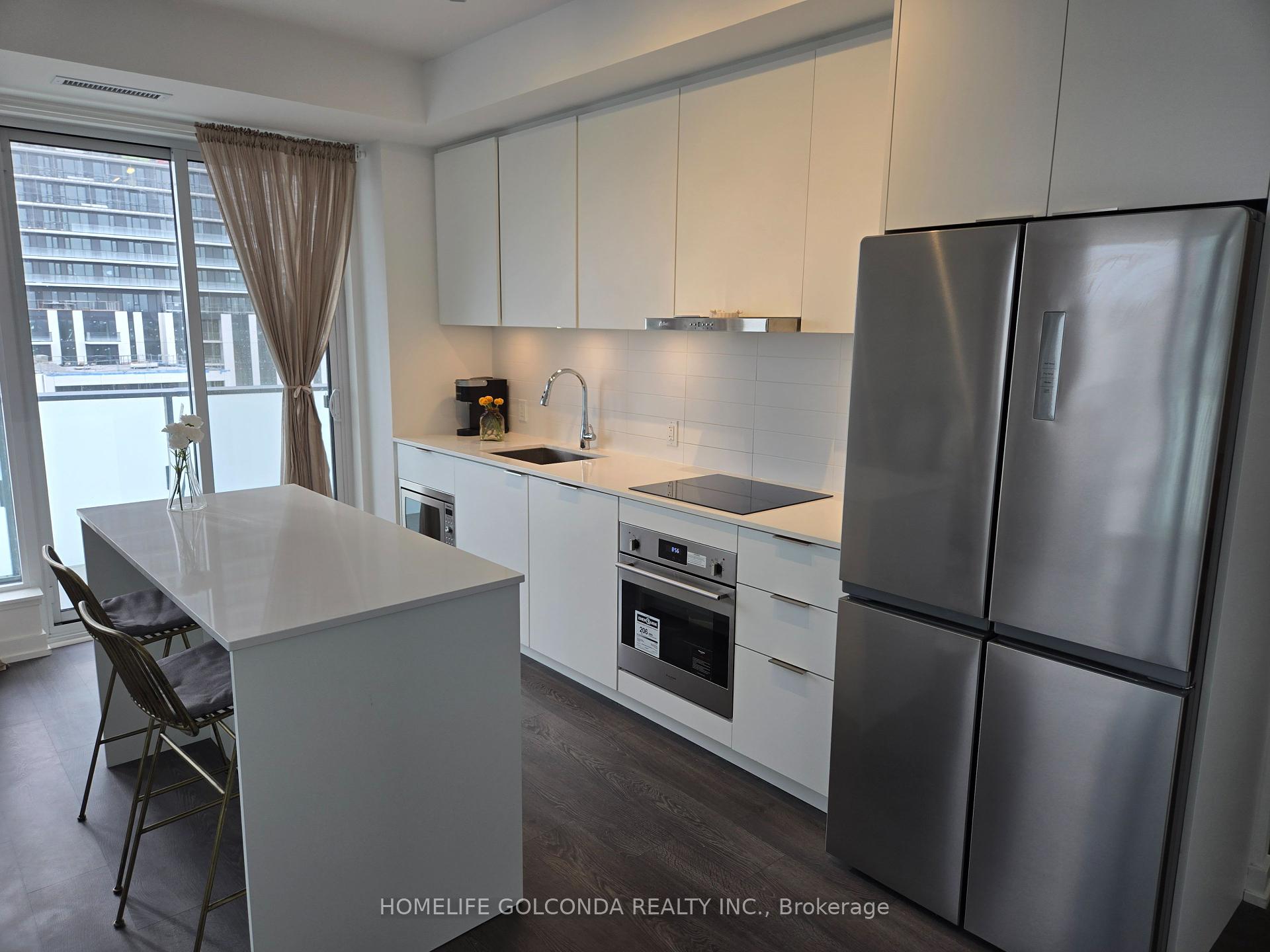 3 Bedrooms Condo at 7 Golden Lion,  Toronto For sale