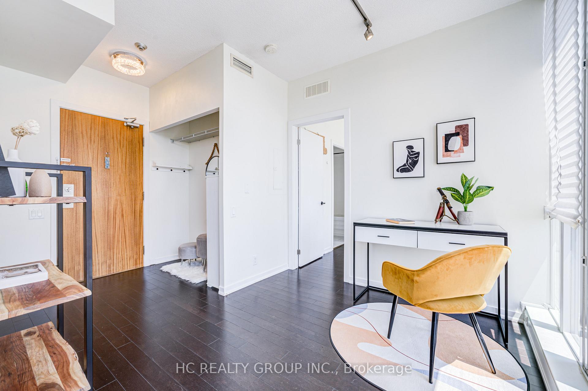 2 Bedrooms Condo at 30 Canterbury, Toronto For sale