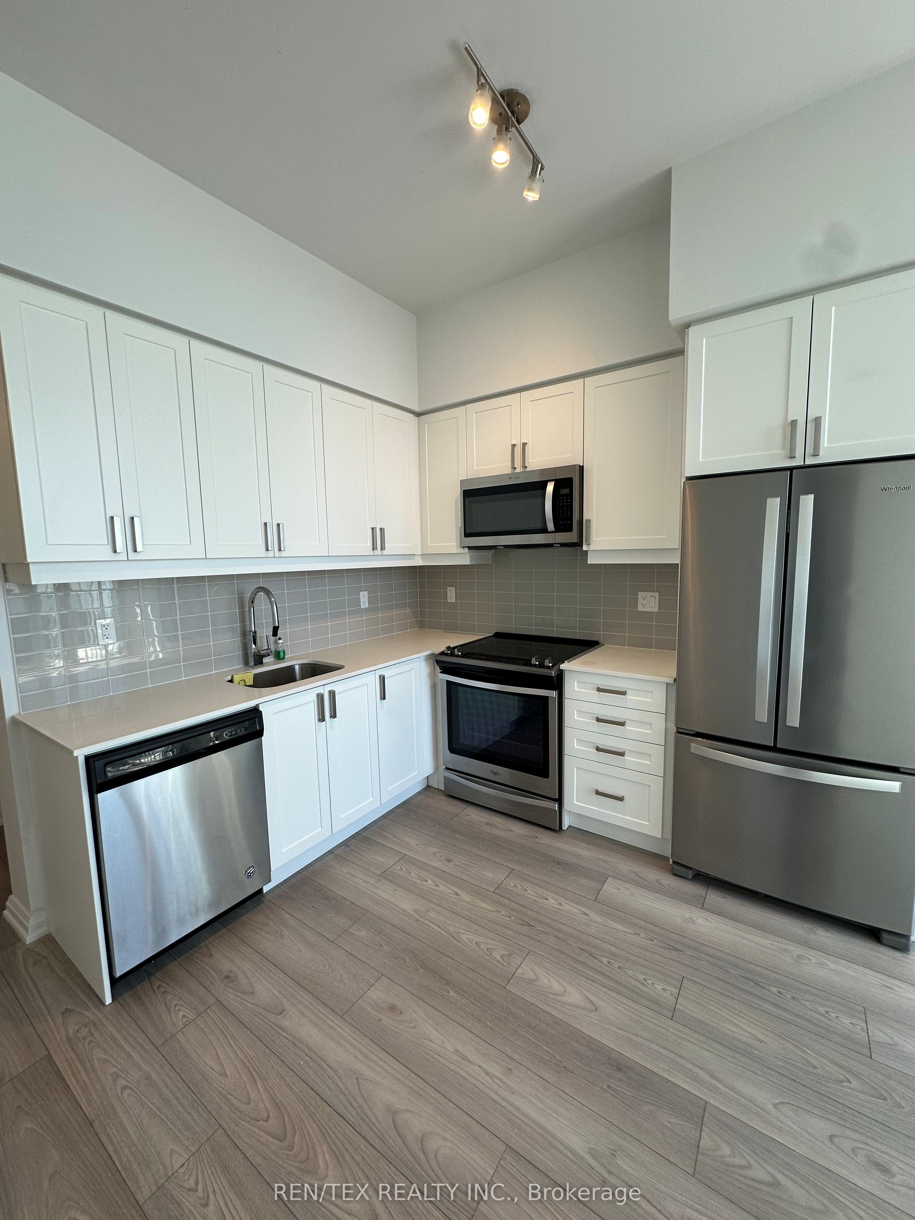 7895 Jane Street, #903