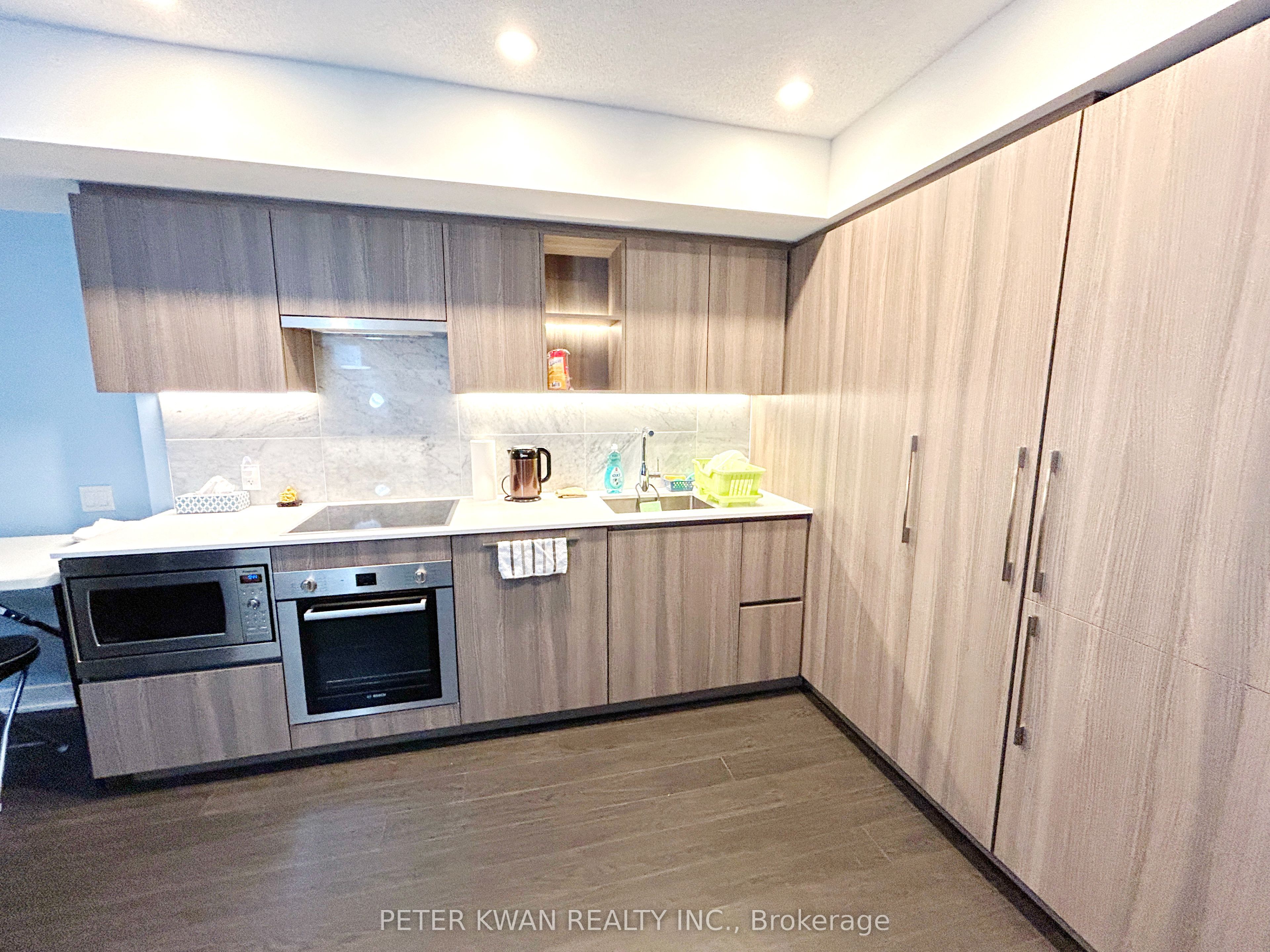 19 Bathurst Street, #1007