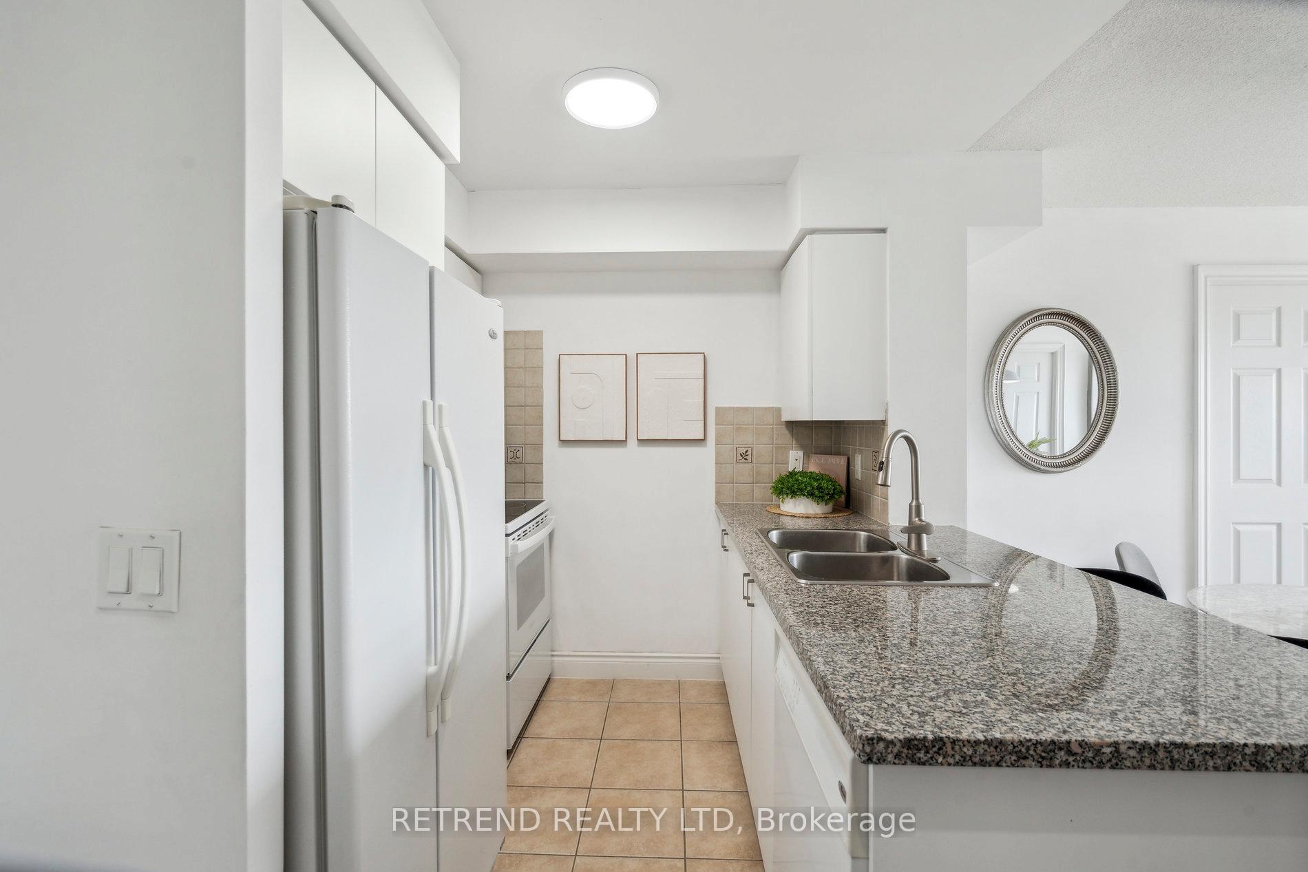 2 Bedrooms Condo at 15 Greenview, Toronto For sale