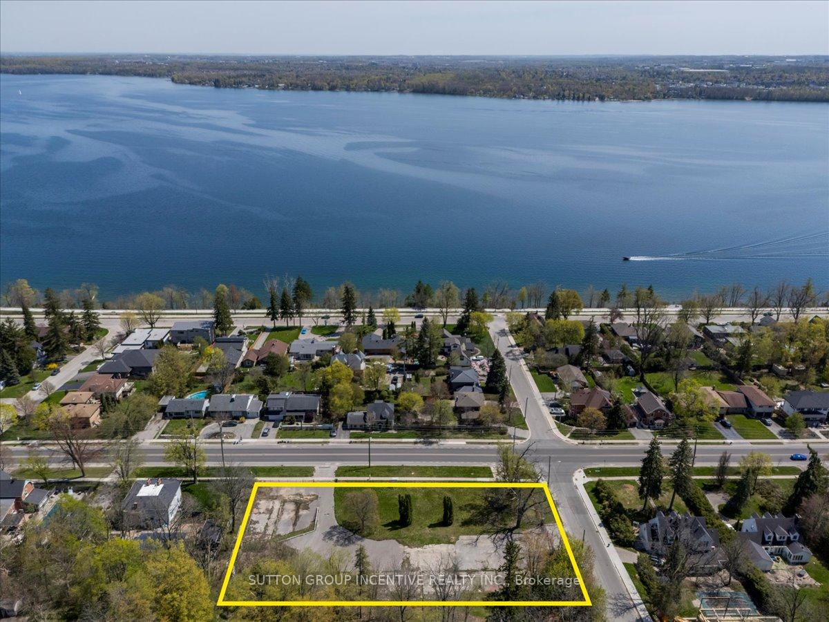 114 Blake Street, Barrie, ON L4M 1K3 ; MLS ID: S12193611