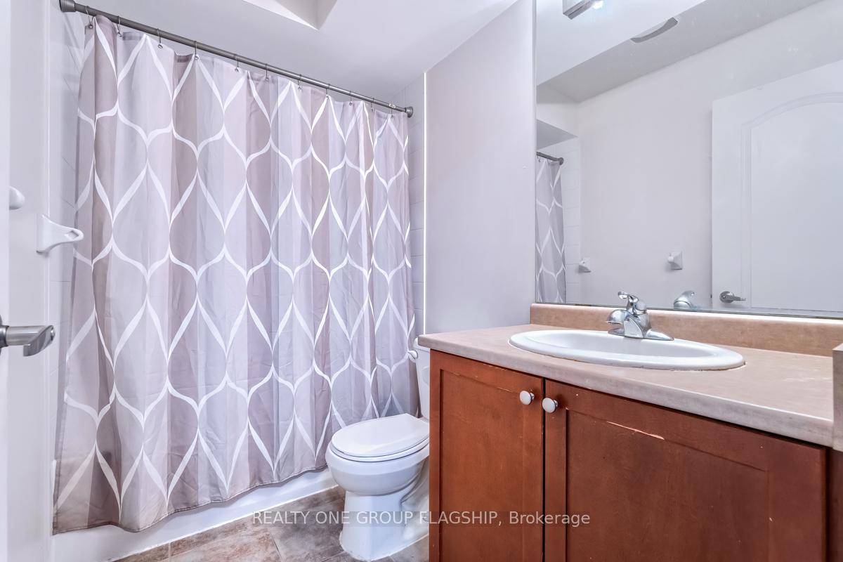 3 Bedrooms Condo at 3185 Boxford,  Mississauga For sale