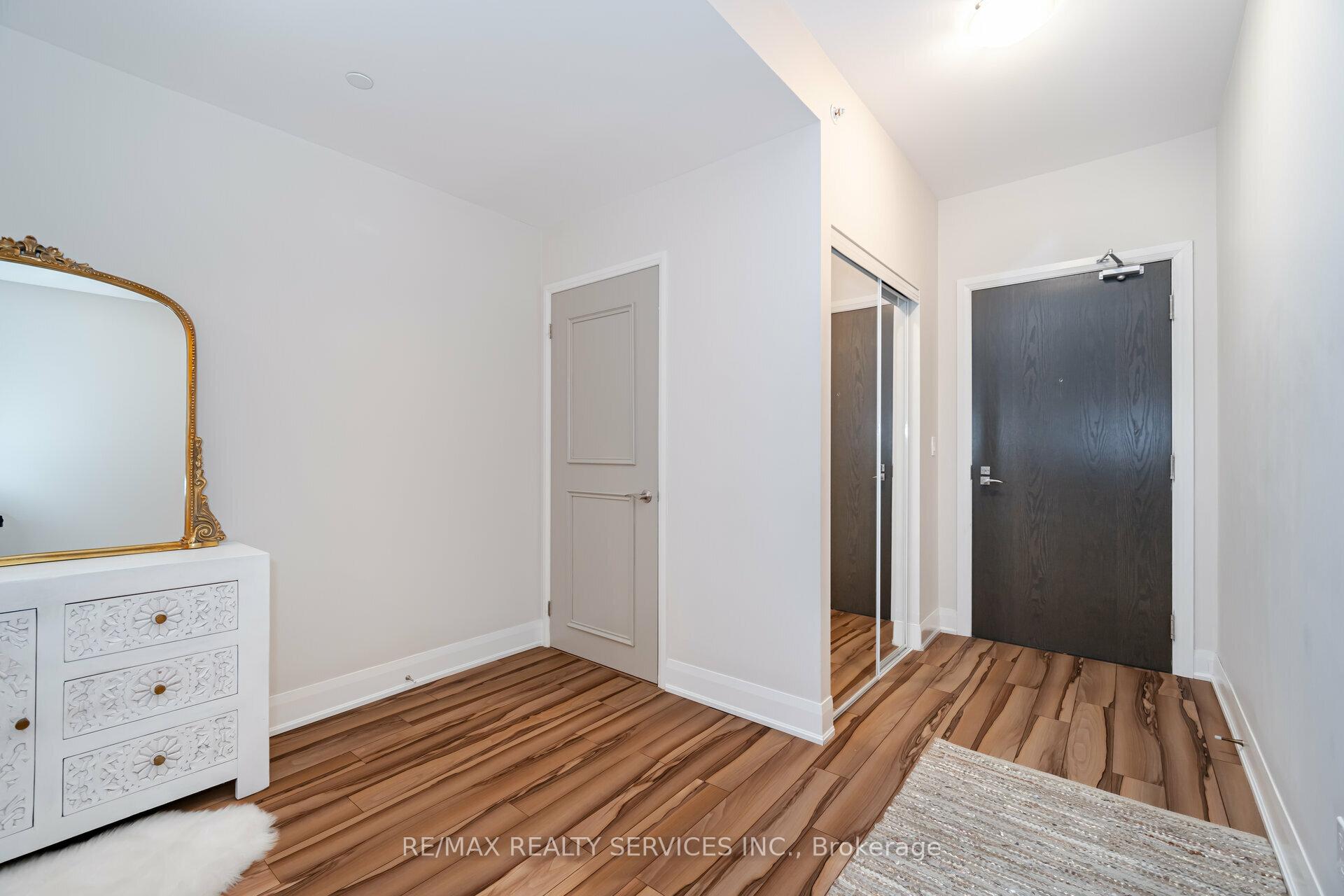 3 Bedrooms Condo at 2900 Highway 7, Vaughan For sale