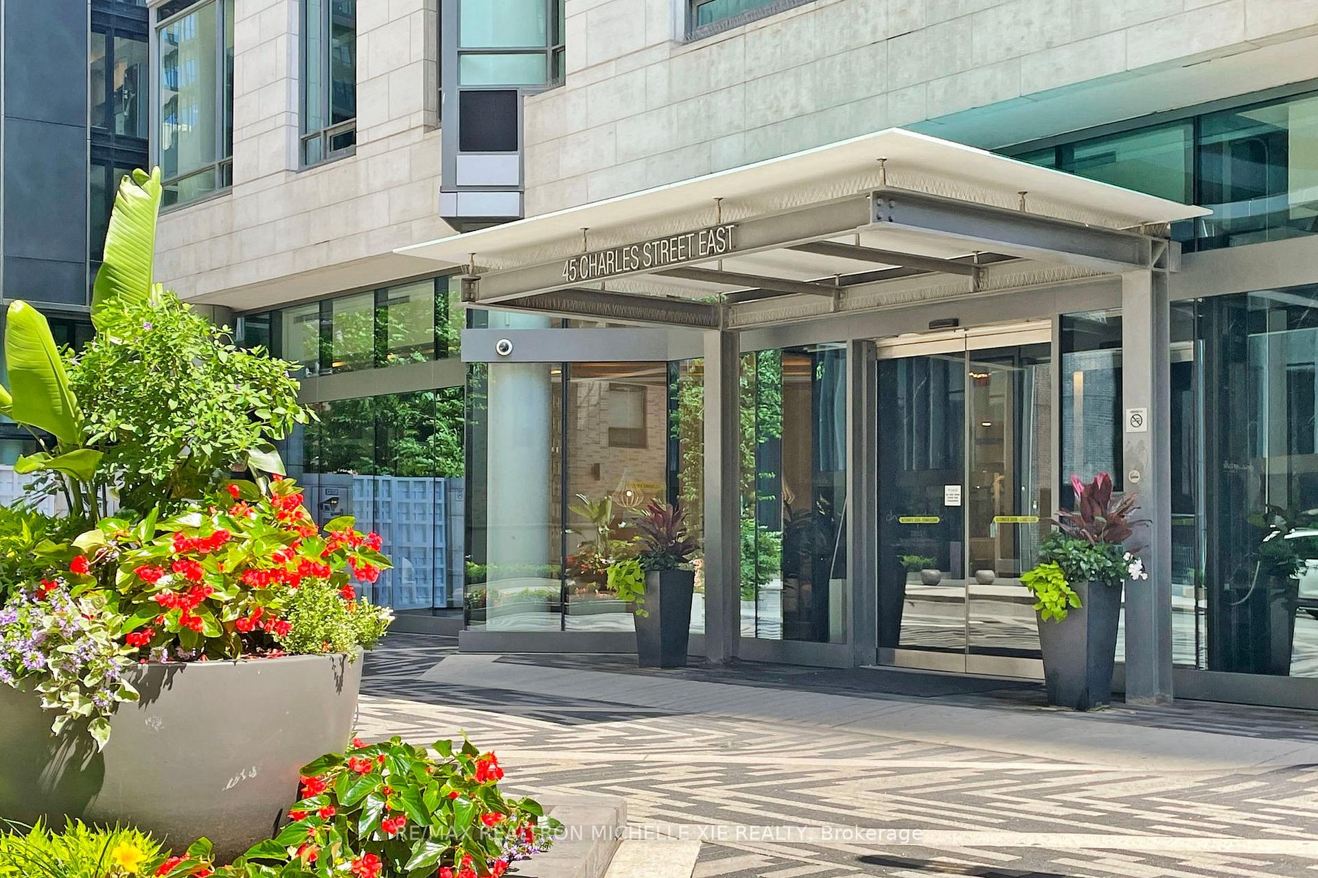 2 Bedrooms Condo at 45 Charles, Toronto For sale