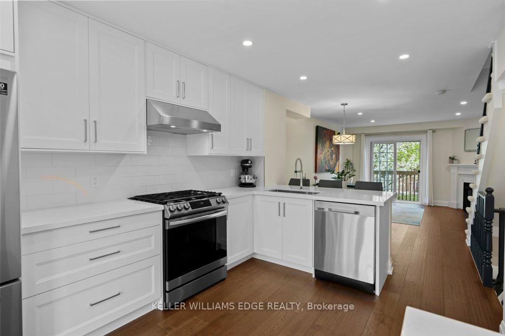 2 Bedrooms Condo at 3480 Upper Middle, Burlington For sale