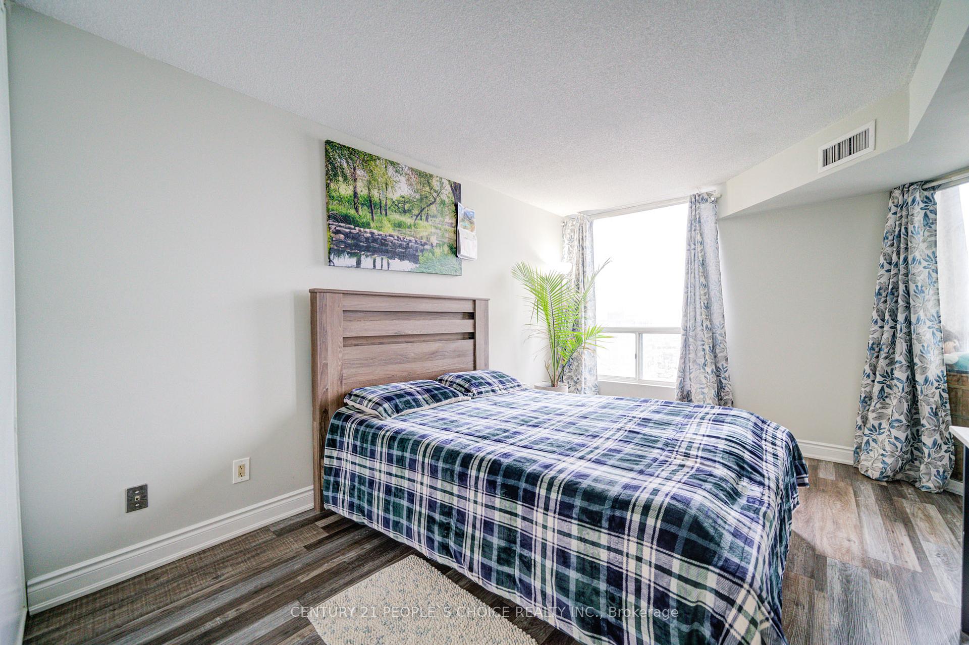 3 Bedrooms Condo at 4460 Tucana, Mississauga For sale