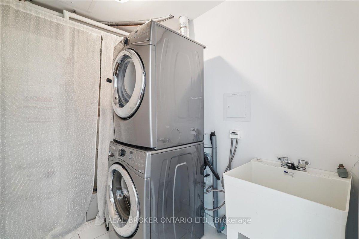 3 Bedrooms Condo at 191 Duplex, Toronto For sale