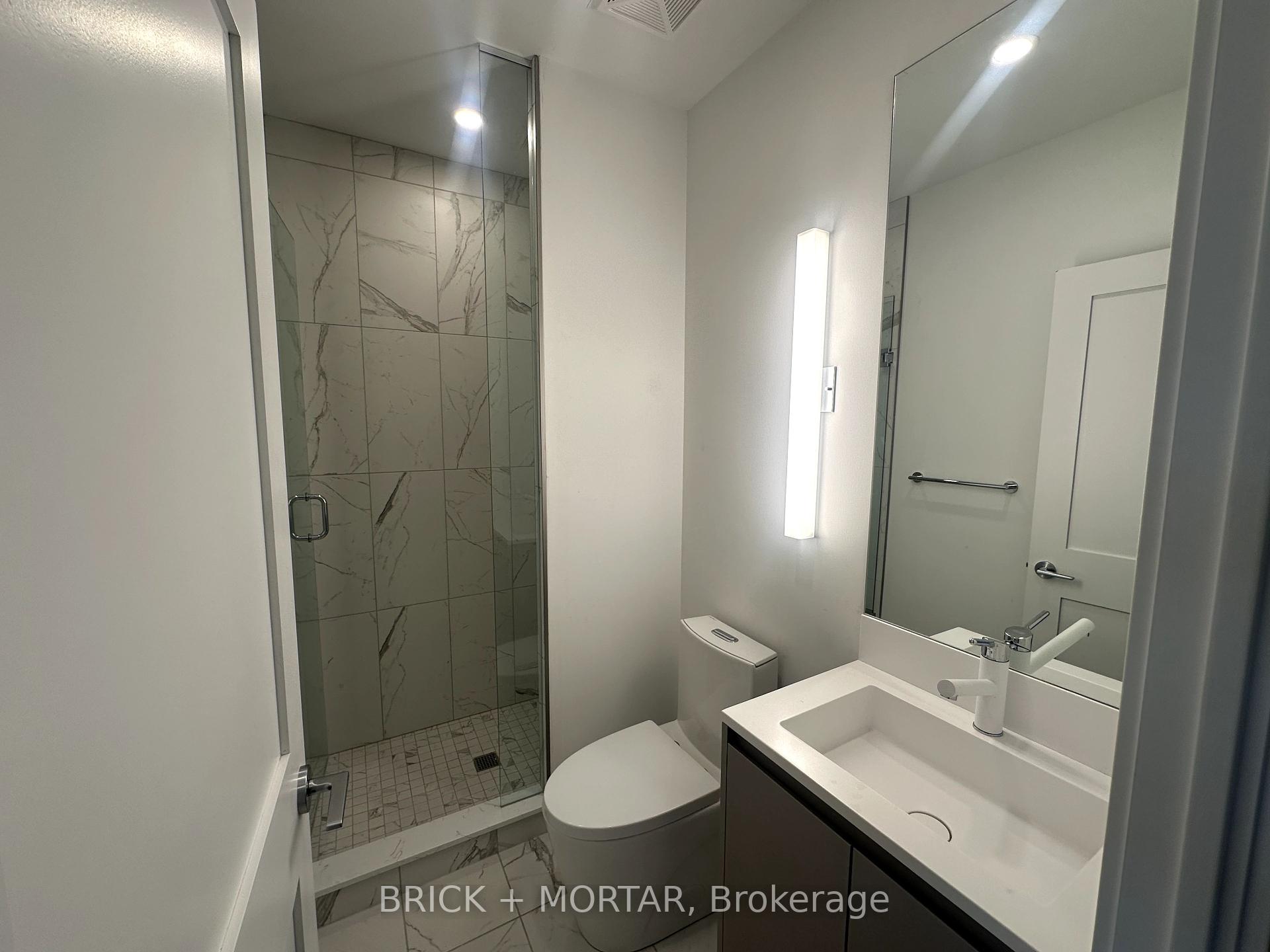 2 Bedrooms Condo at 1 Hillsdale, Toronto For sale