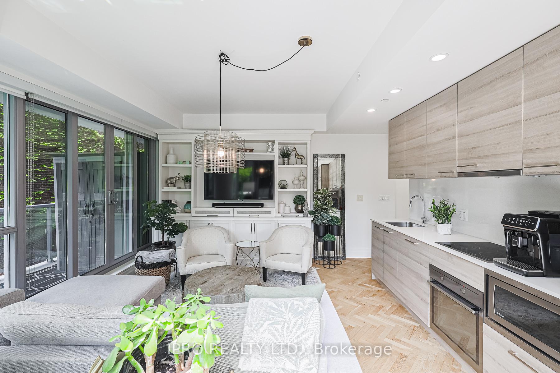 1 Bedroom Condo at 55 Front, Toronto For sale