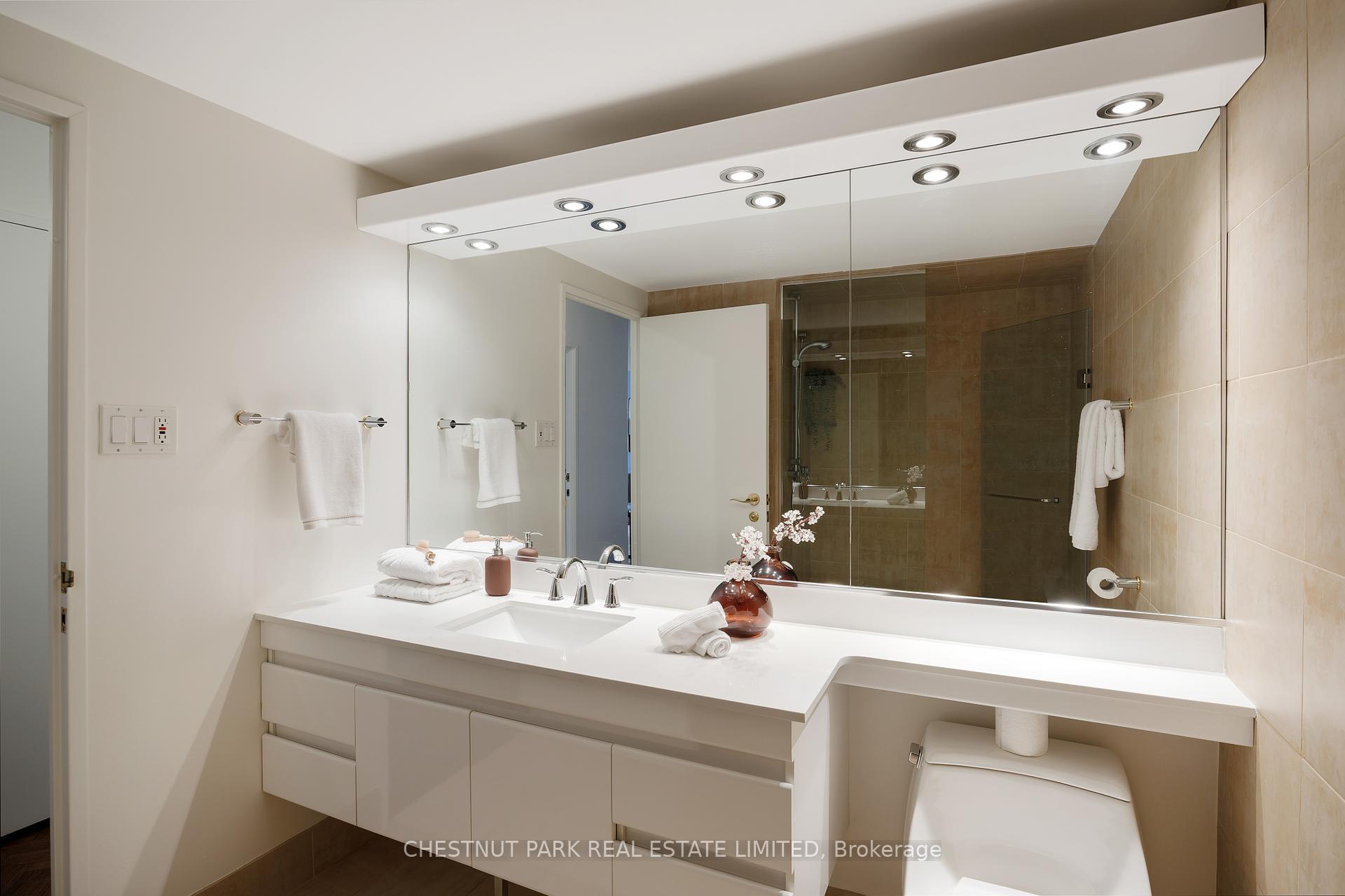 3 Bedrooms Condo at 62 Wellesley, Toronto For sale