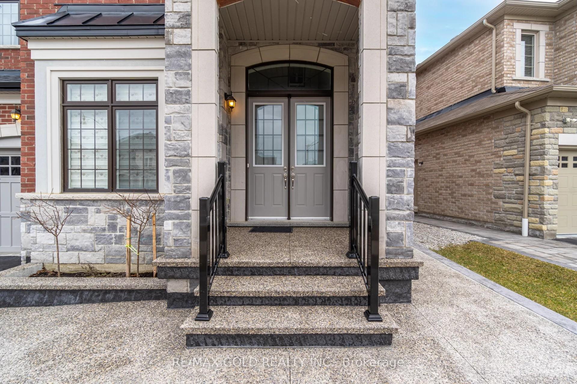 11 Carl Finlay Drive, Brampton, ON L6P 4E2