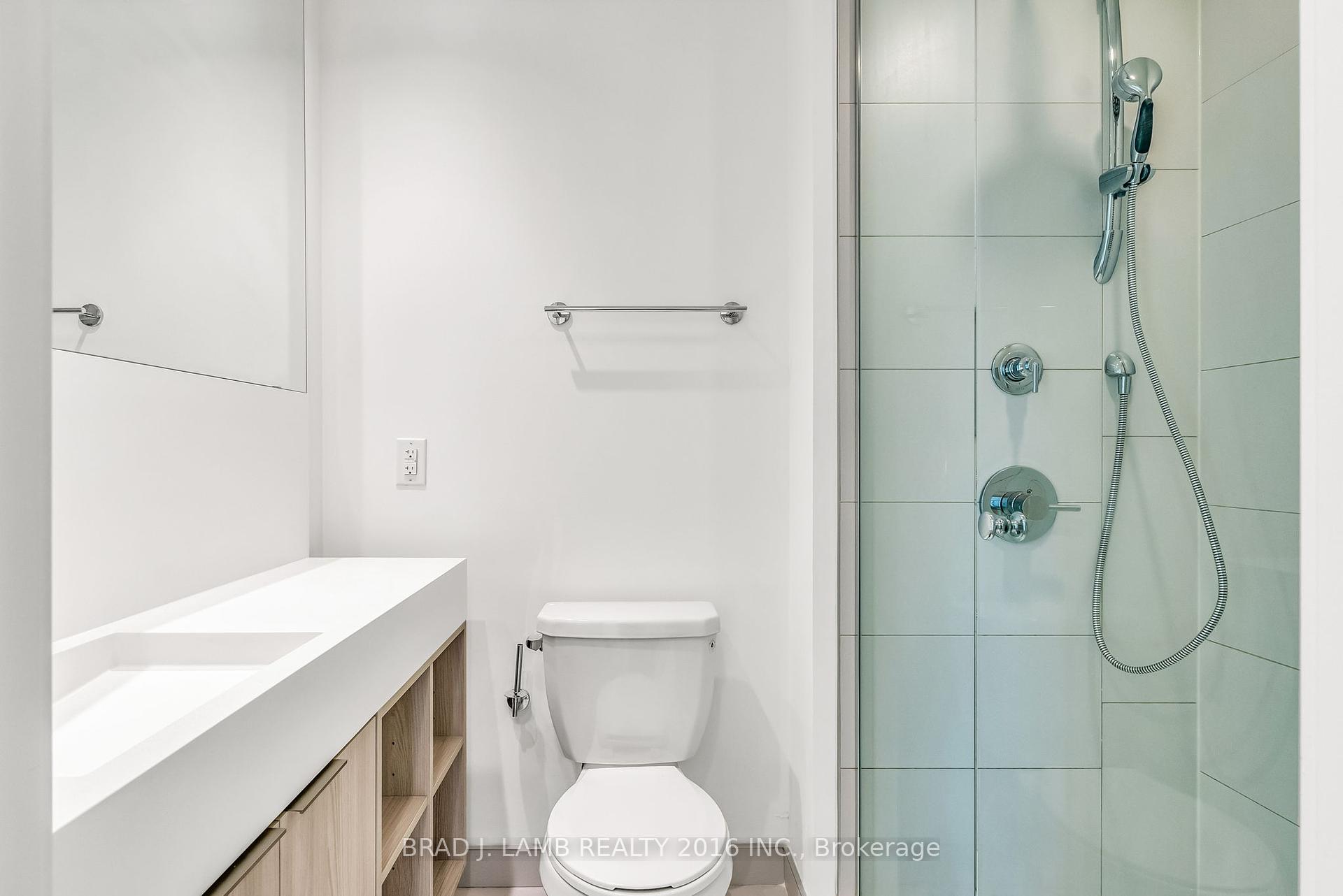 2 Bedrooms Condo at 20 Richardson, Toronto For sale