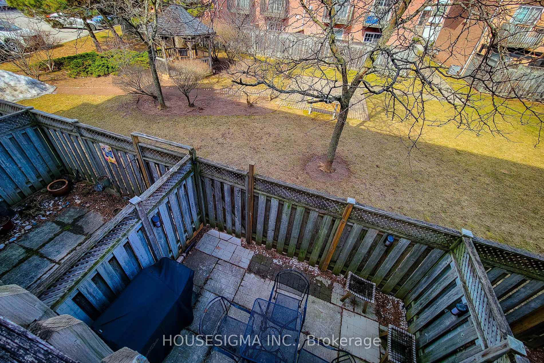 2 Bedrooms Condo at 3480 Upper Middle, Burlington For sale