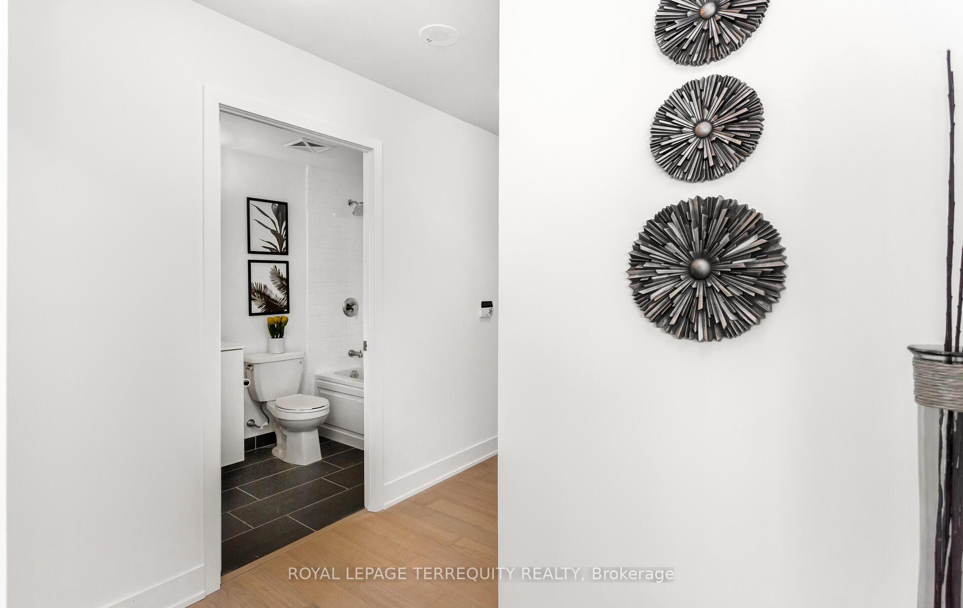 2 Bedrooms Condo at 30 Shore Breeze,  Toronto For sale