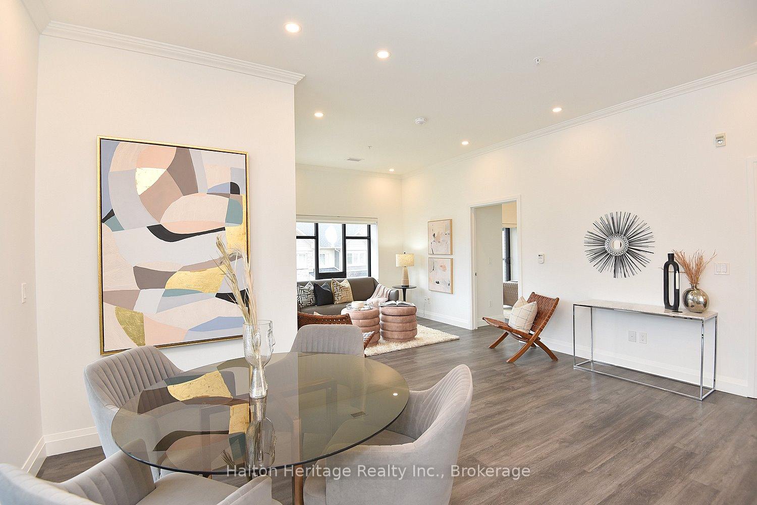 2 Bedrooms Condo at 30 Hamilton,  Hamilton For sale