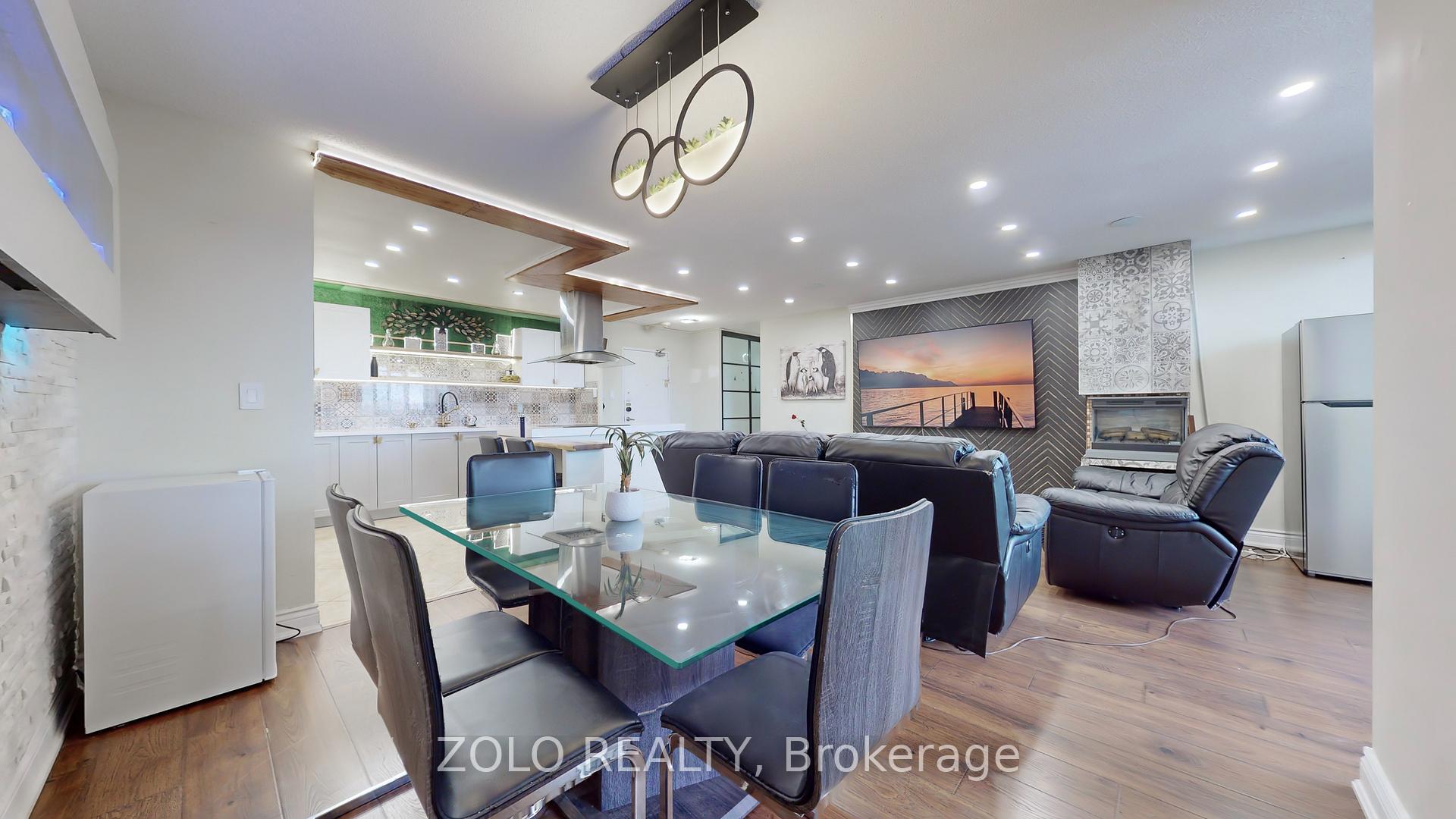 4 Bedrooms Condo at 627 The West Mall, Toronto For sale